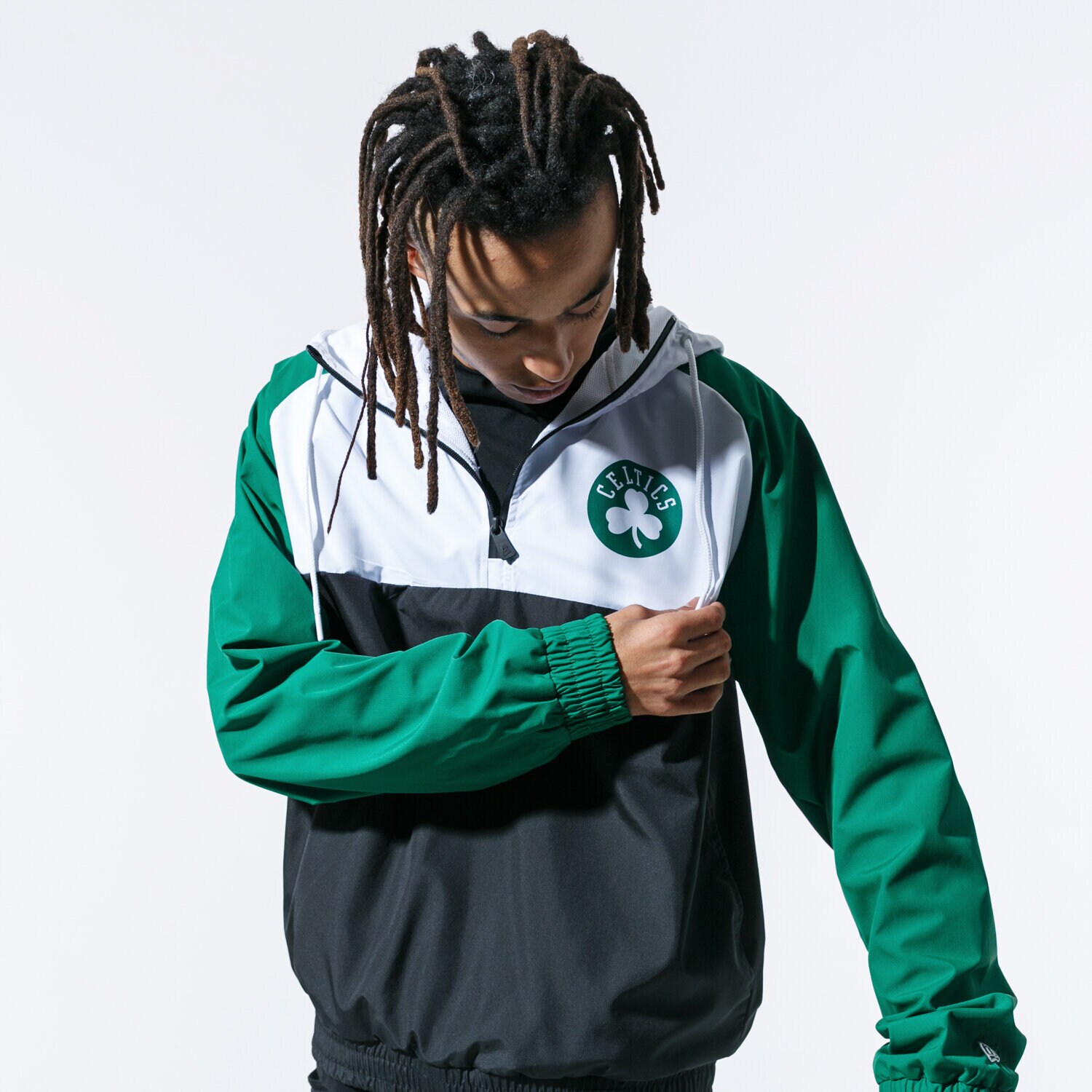 Herren Winterjacke NEW ERA JACKE NBA HOODED WINDBREAKER BOSCEL BLKKGRWHI 12033460 Grün