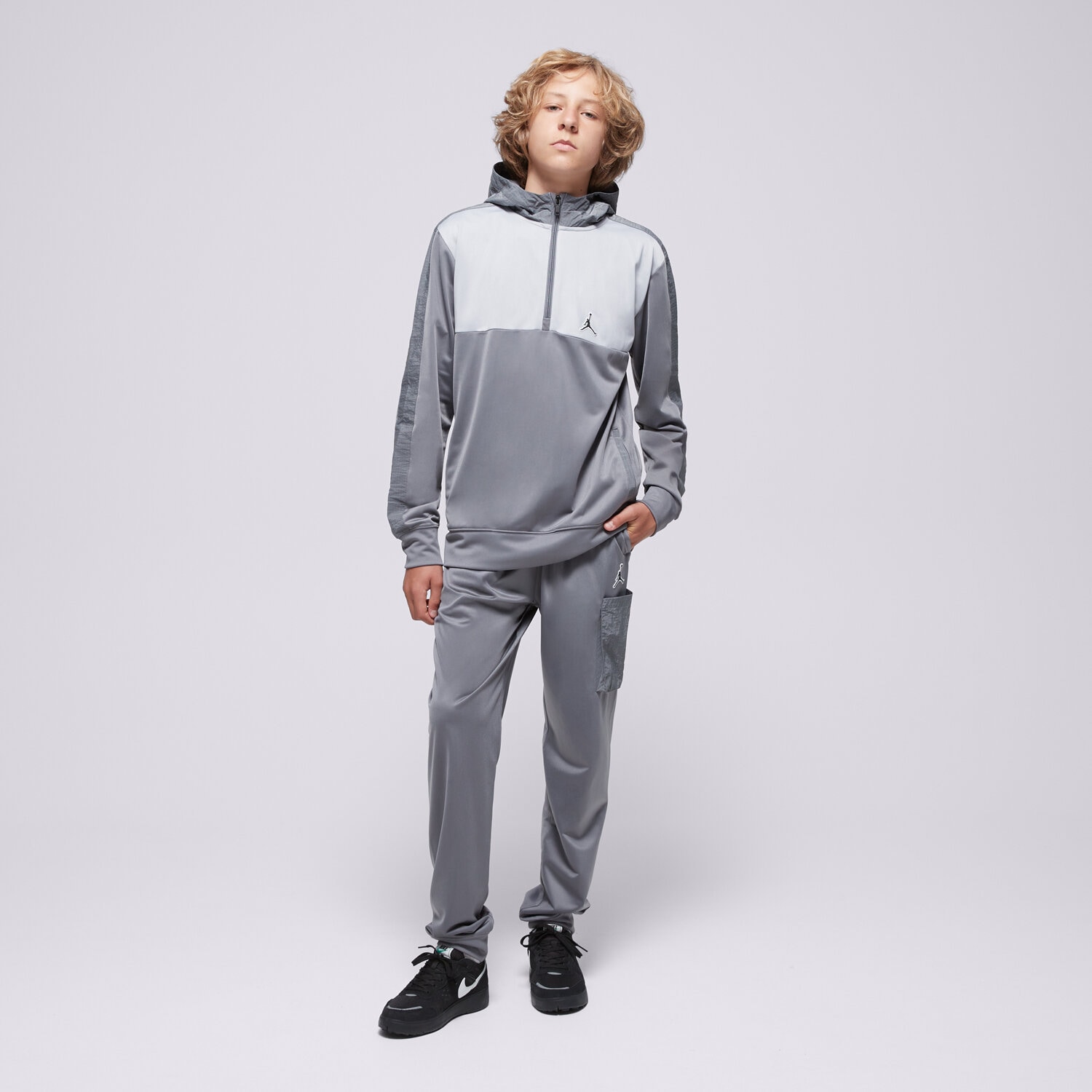 Kinder T-Shirt JORDAN SET WVN PNL CRGO OH SUIT GRY/BLK B 95D036-M19 Grau