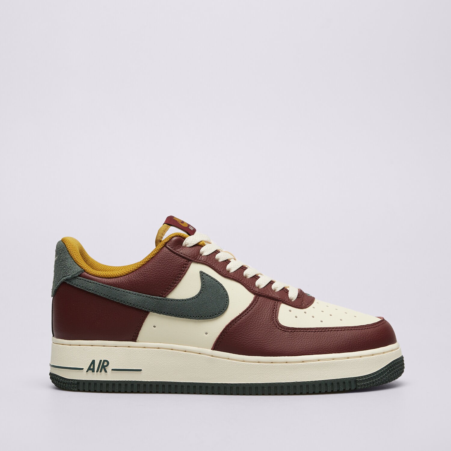 Herren Sneaker NIKE AIR FORCE 1 '07 LV8 HQ3612-113 Rot