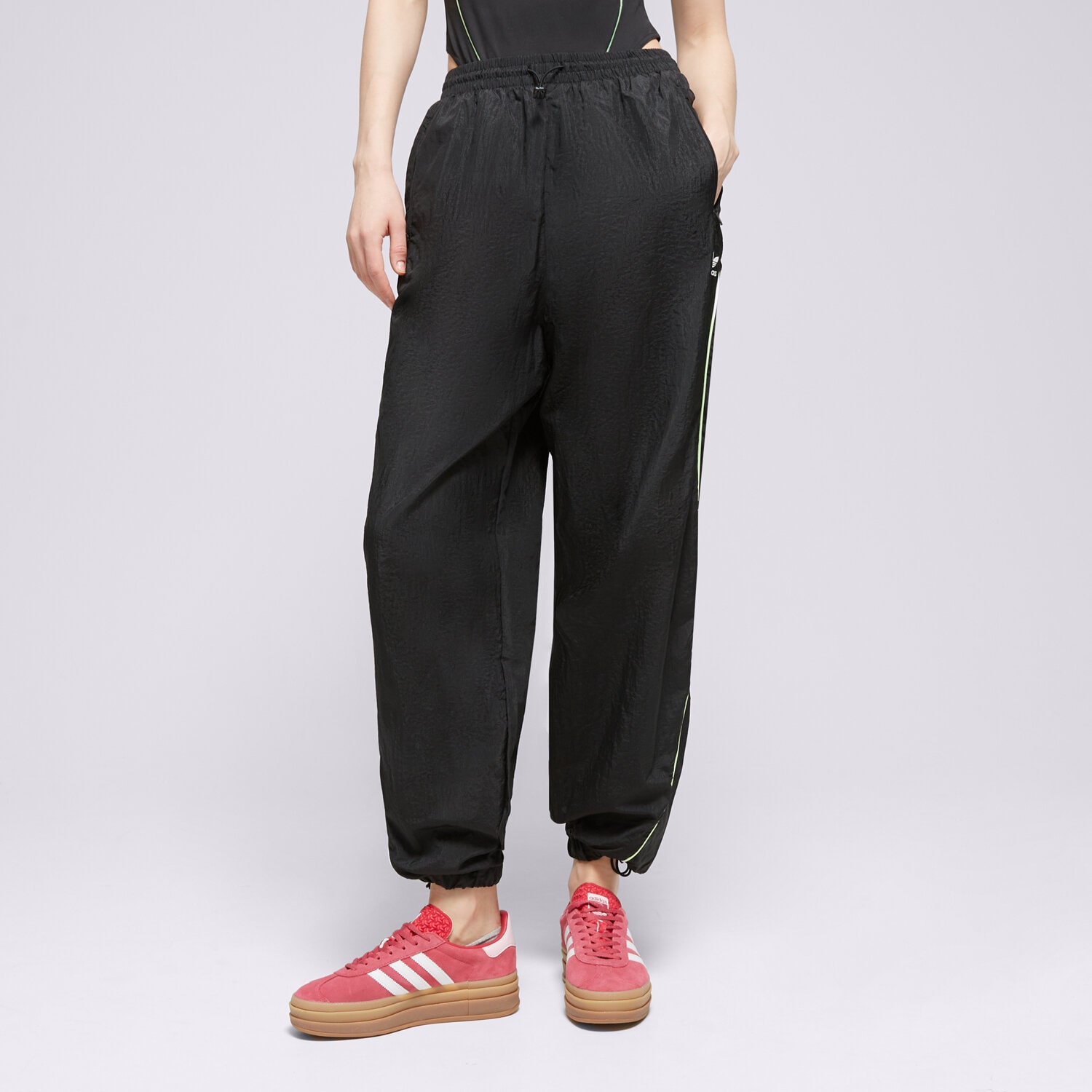 Damen Hosen ADIDAS HOSE FR PARACHT PANT IT9698 Schwarz