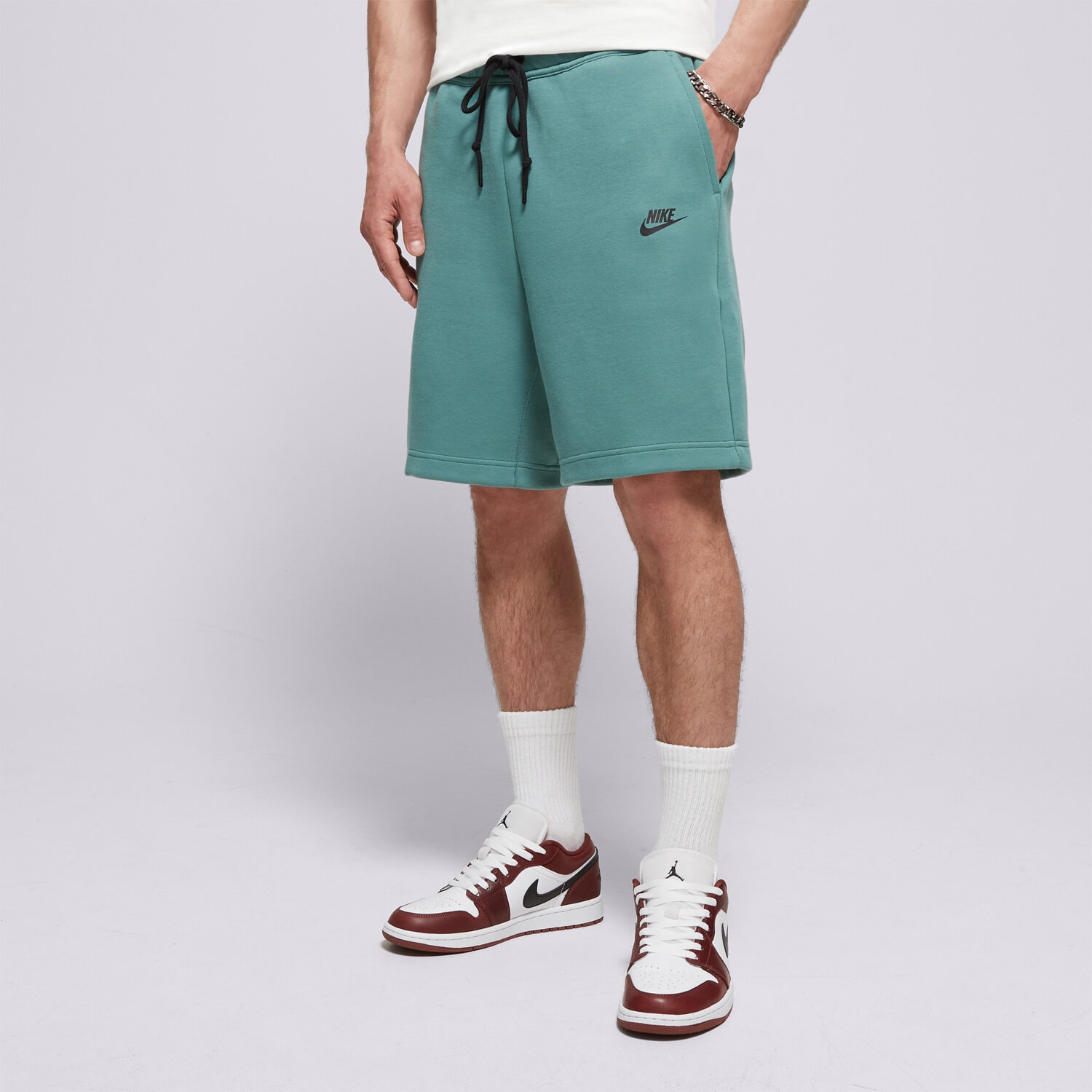 Herren Shorts NIKE SHORTS TECH FLEECE FB8171-361 Grün