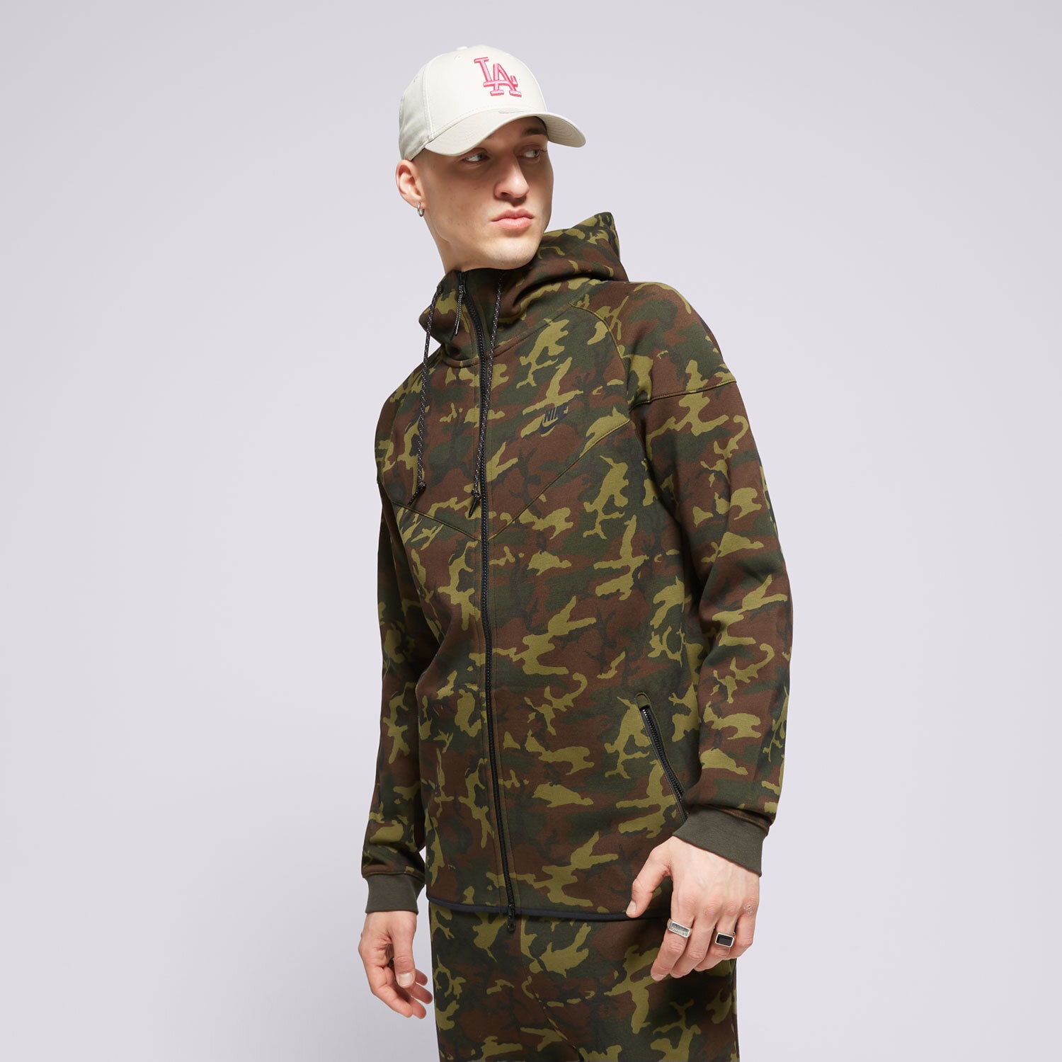 Herren NIKE HOODIE M NSW TCH FLC WR OGCAMO FN3929-355 Schwarz