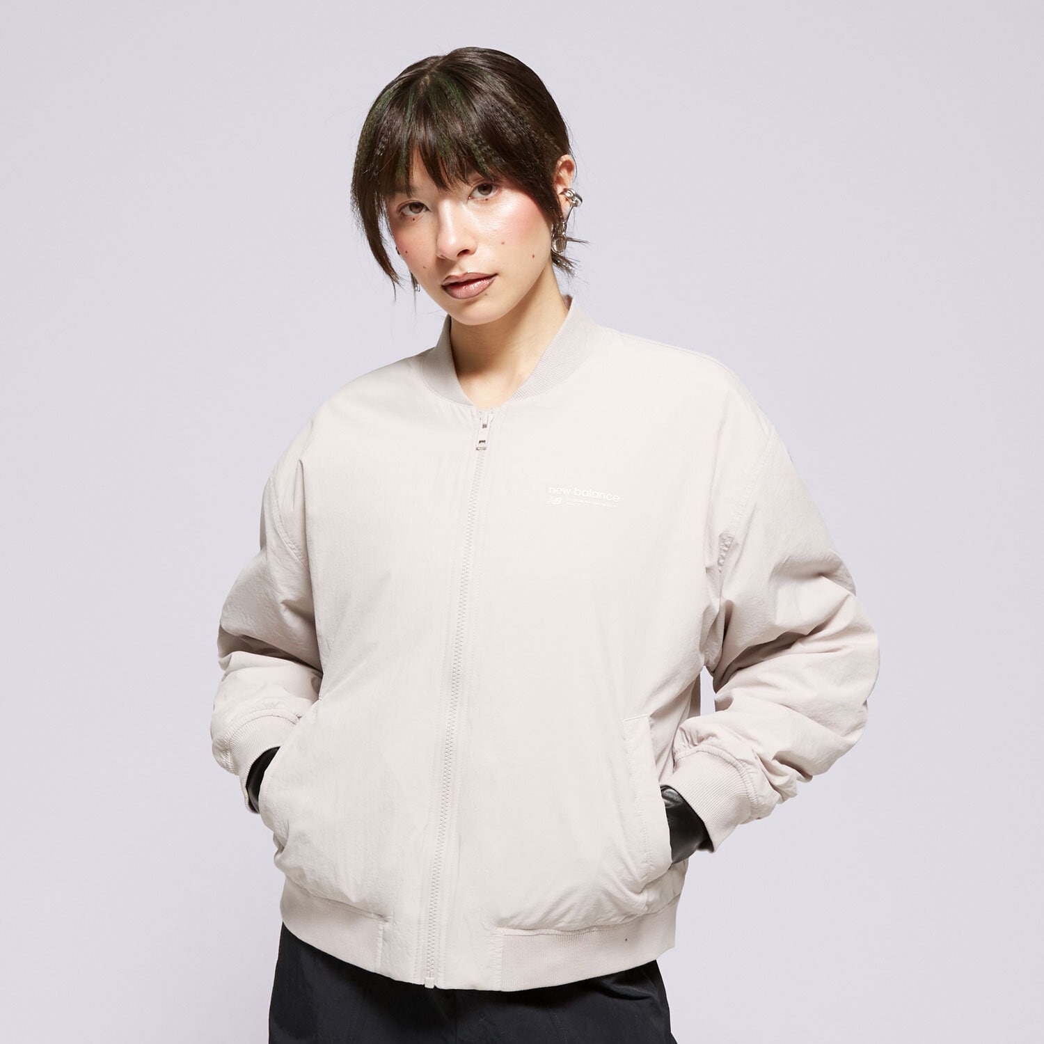 Damen Übergangsjacke NEW BALANCE JACKE LINEAR HERITAGE WOVEN BOMBER WJ33507MNK Grau