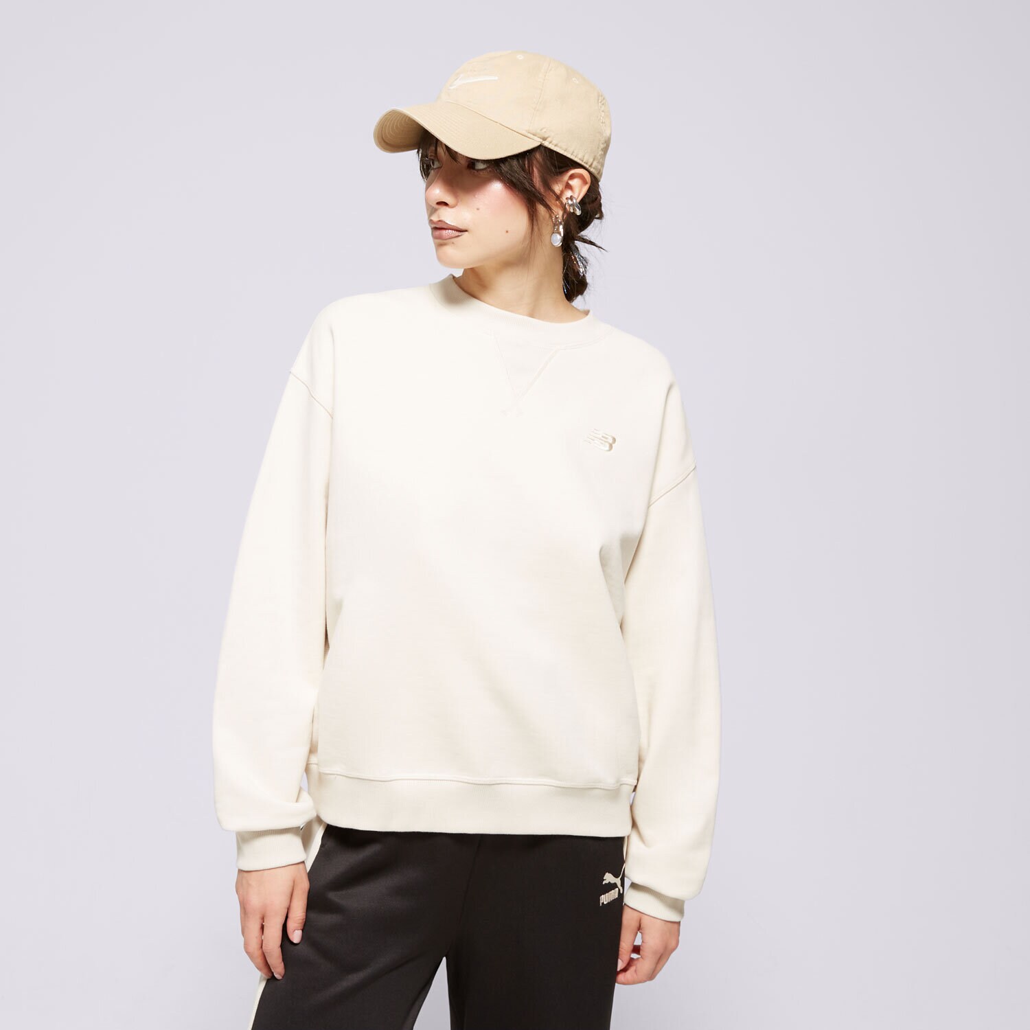 Damen NEW BALANCE SWEATSHIRT ATHLETICS FRENCH TERRY WT41500LIN Beige