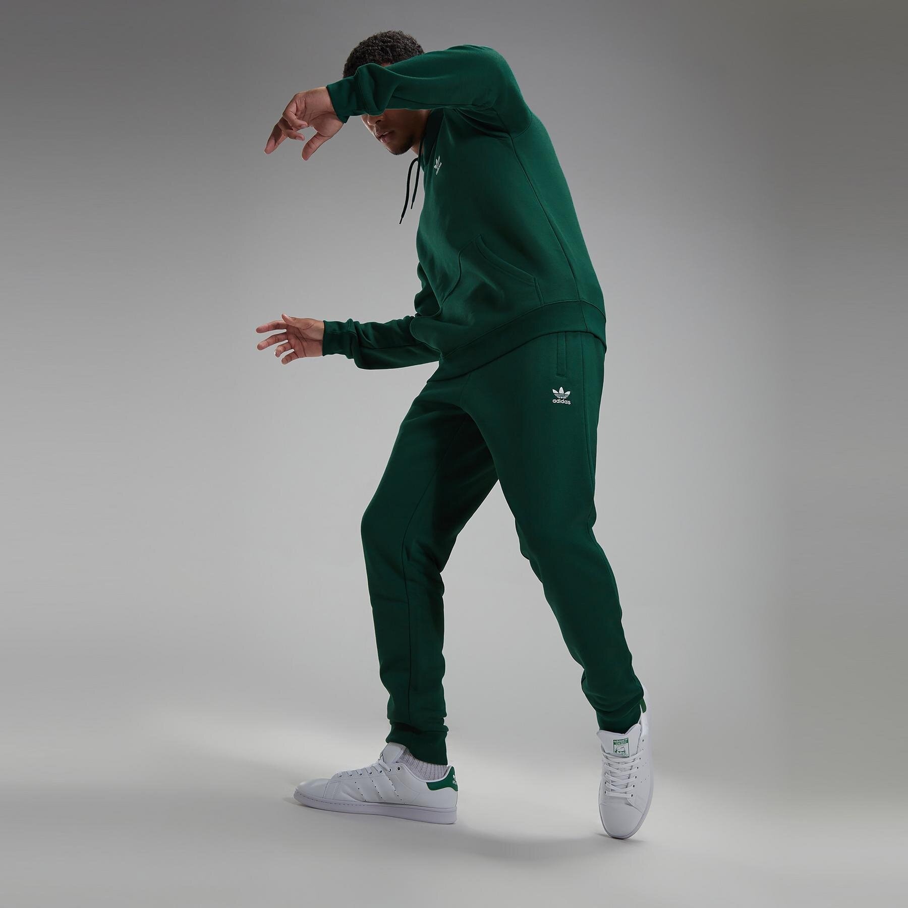 Herren Hosen ADIDAS HOSE TREF ESS PNT C.GRN IS2244 Grün