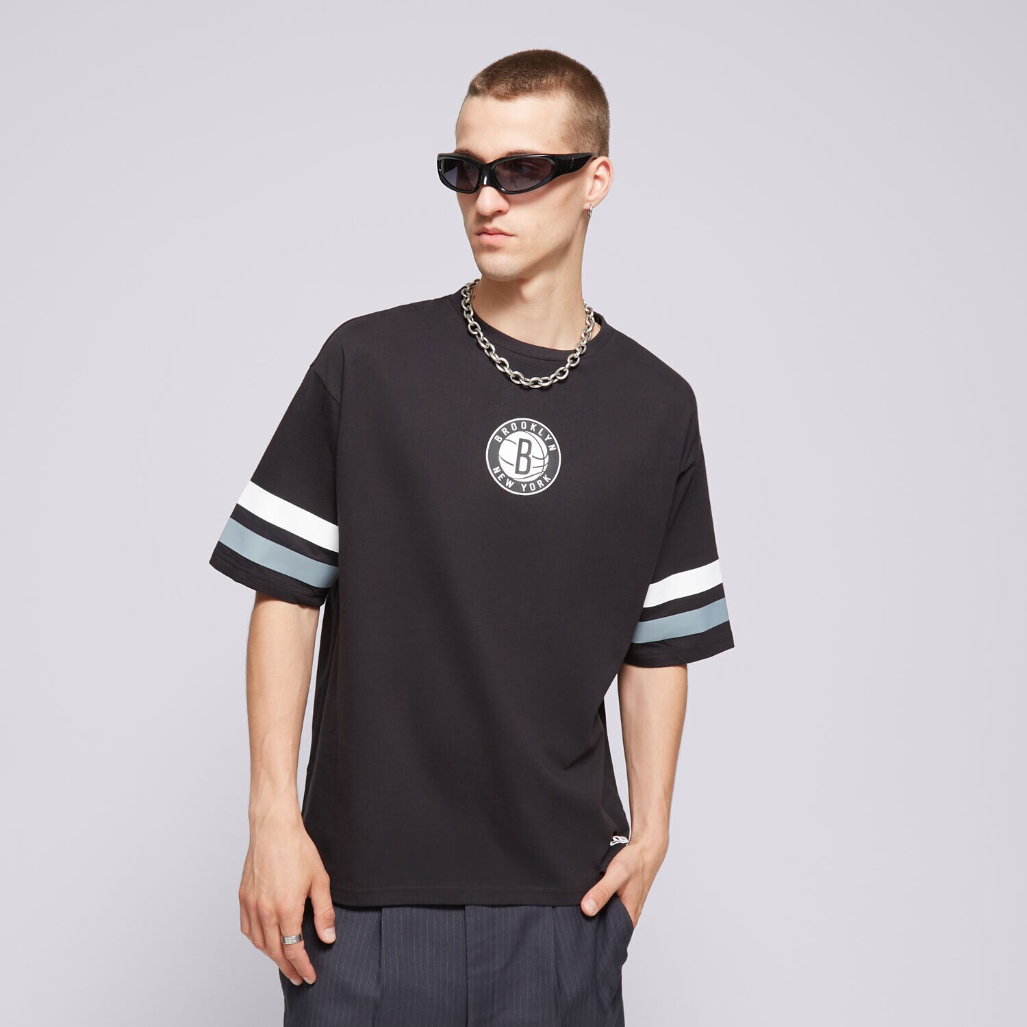 Herren T-Shirt NEW ERA T-SHIRT NBA ARCH GRPHC BP OS NETS BROOKLYN NETS 60502579 Schwarz