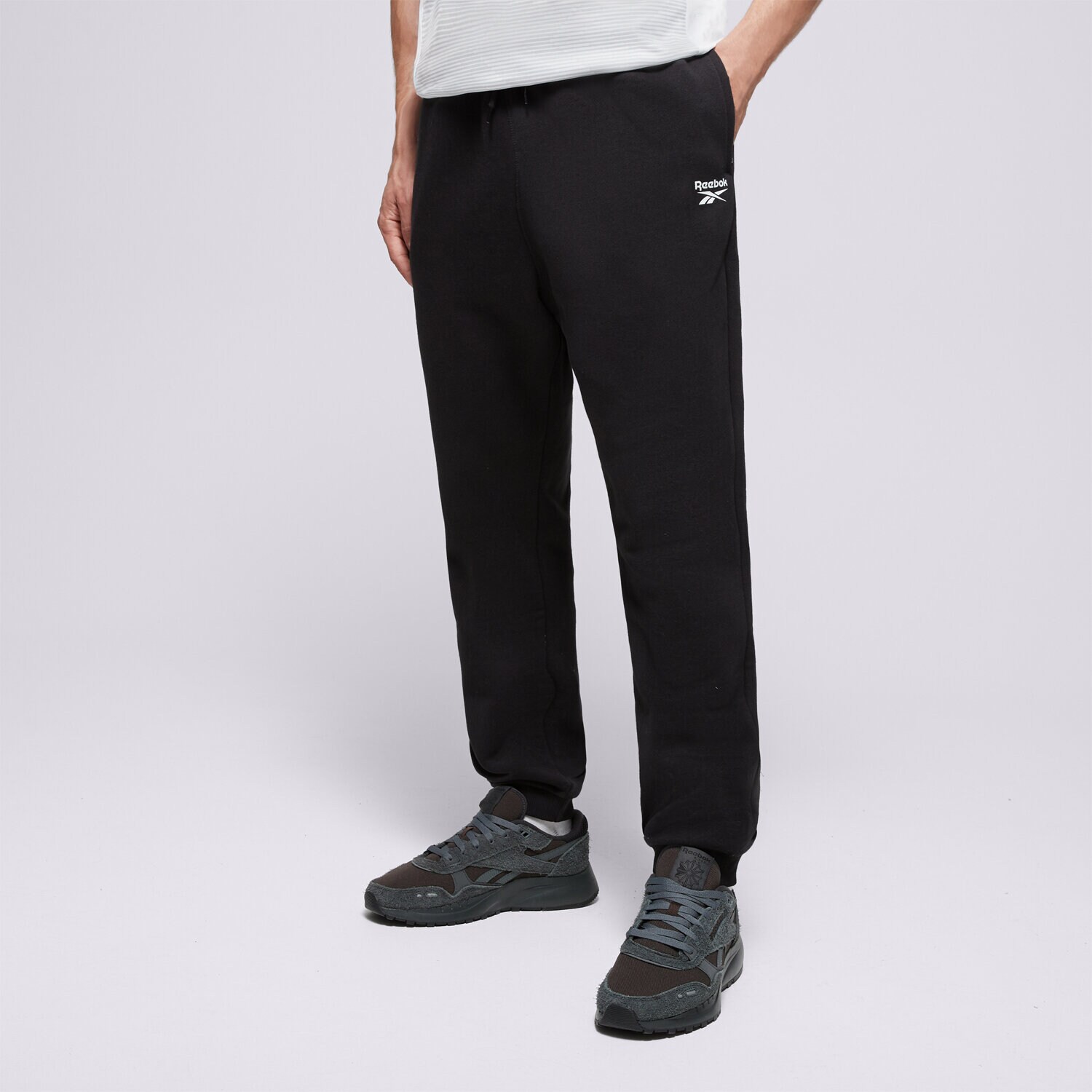 Herren Hosen REEBOK HOSE RI LEFT LEG JOGGER 100055296 Schwarz