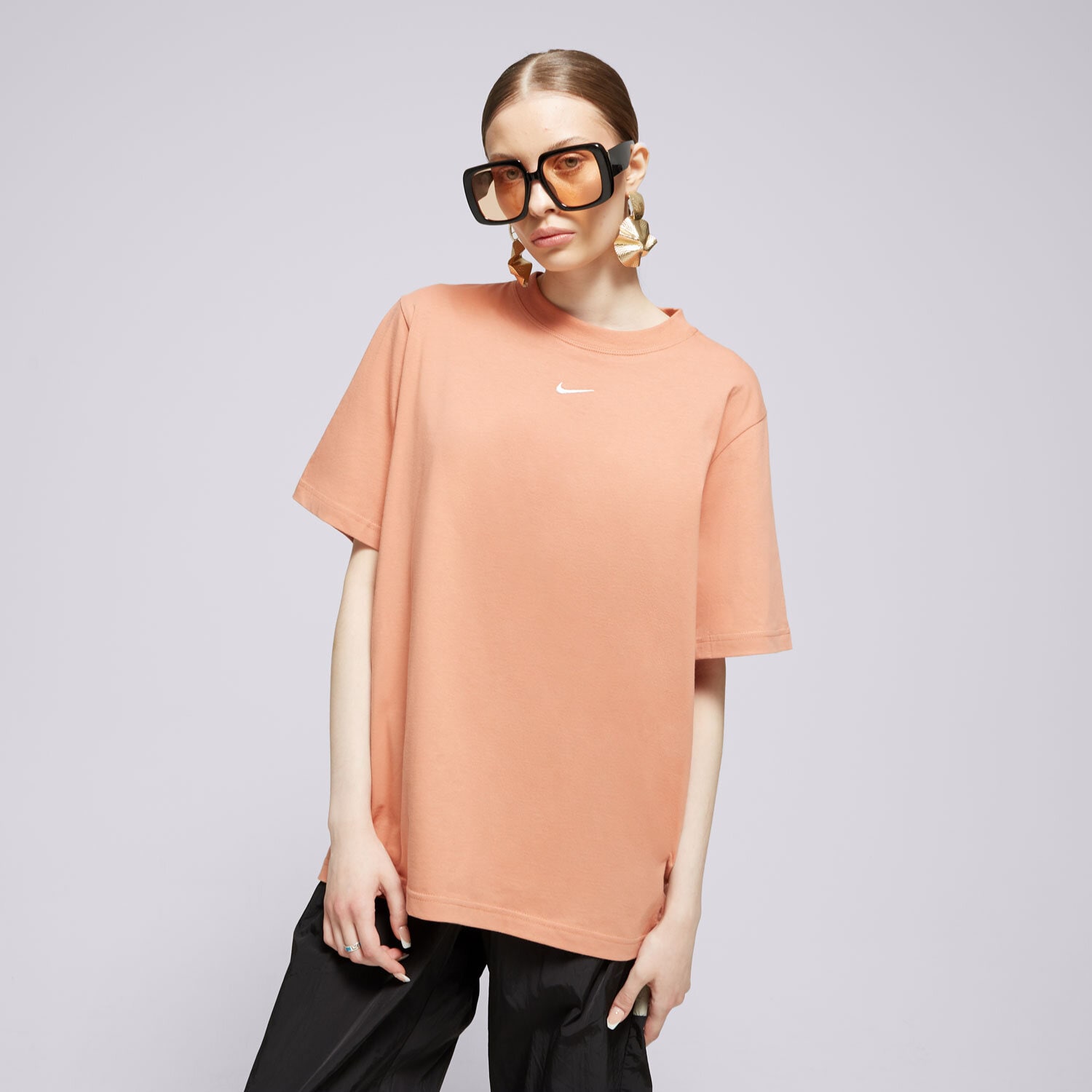 Damen T-Shirt NIKE T-SHIRT W NSW TEE ESSNTL LBR FD4149-212 koralle