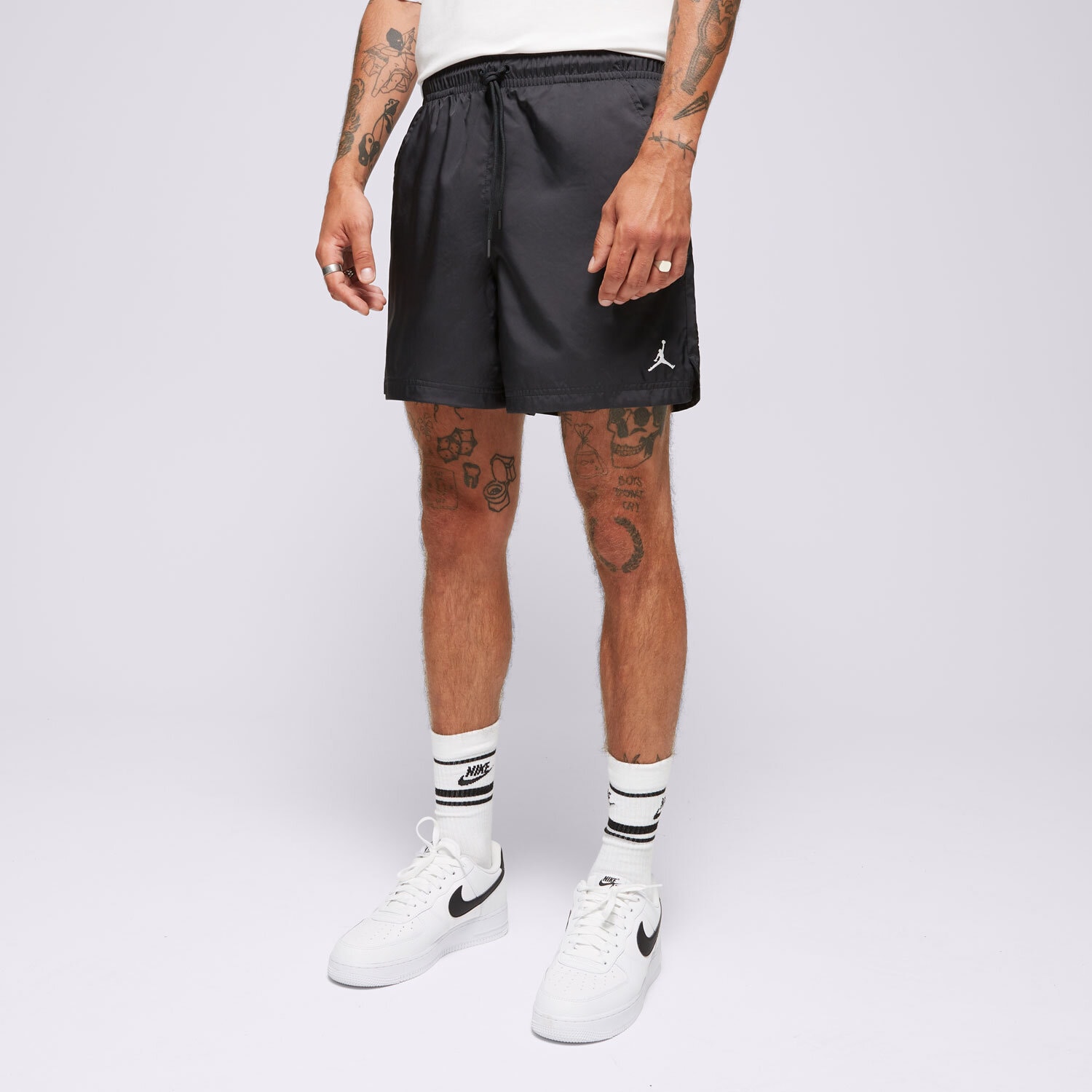 Black jordan shorts deals