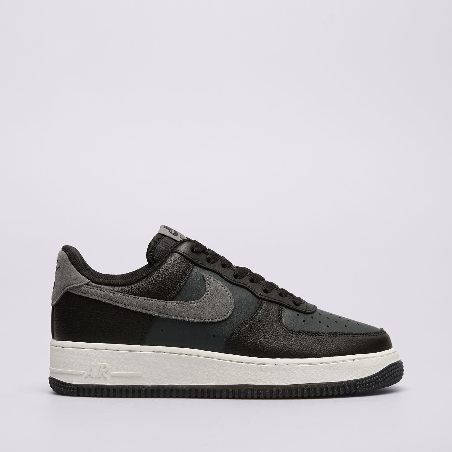 Herren Sneaker NIKE AIR FORCE 1 '07 LV8 FJ4170-004 Schwarz