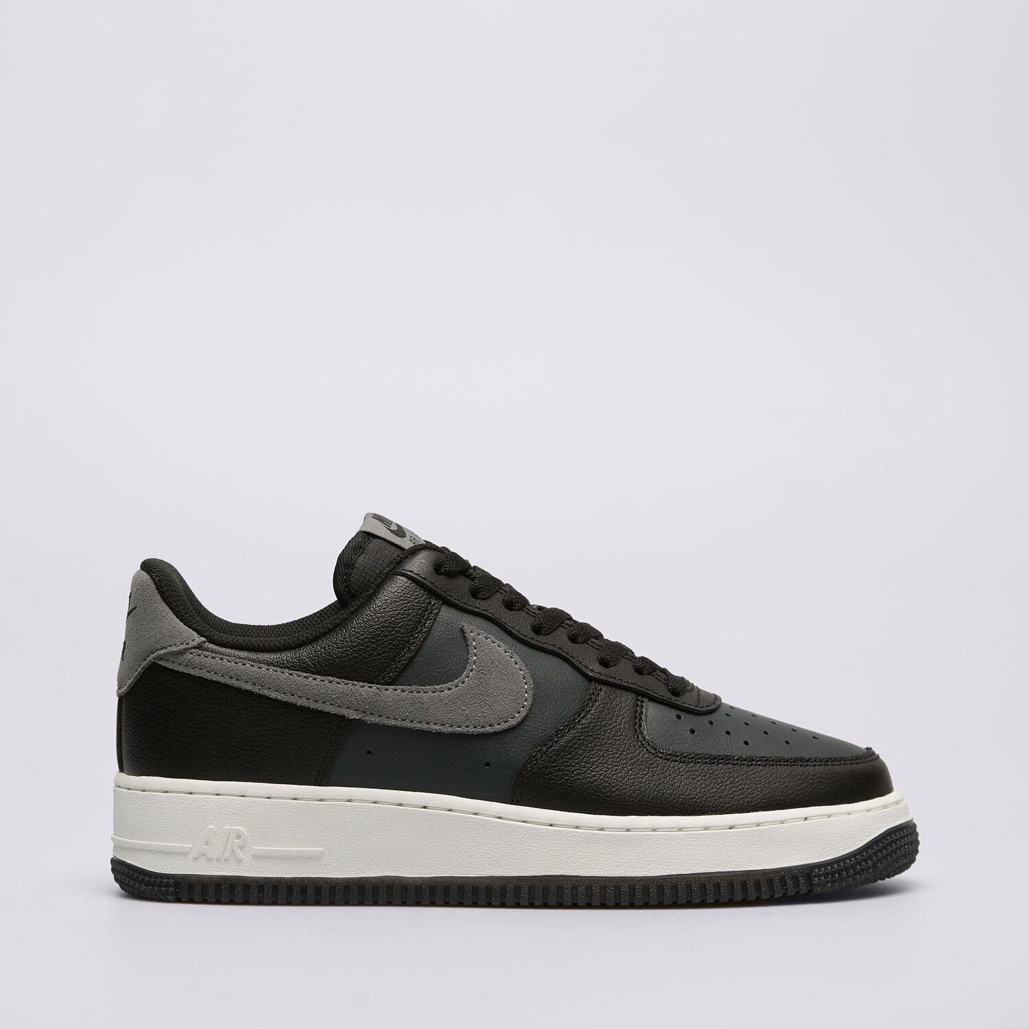 Herren Sneaker NIKE AIR FORCE 1 '07 LV8 FJ4170-004 Schwarz