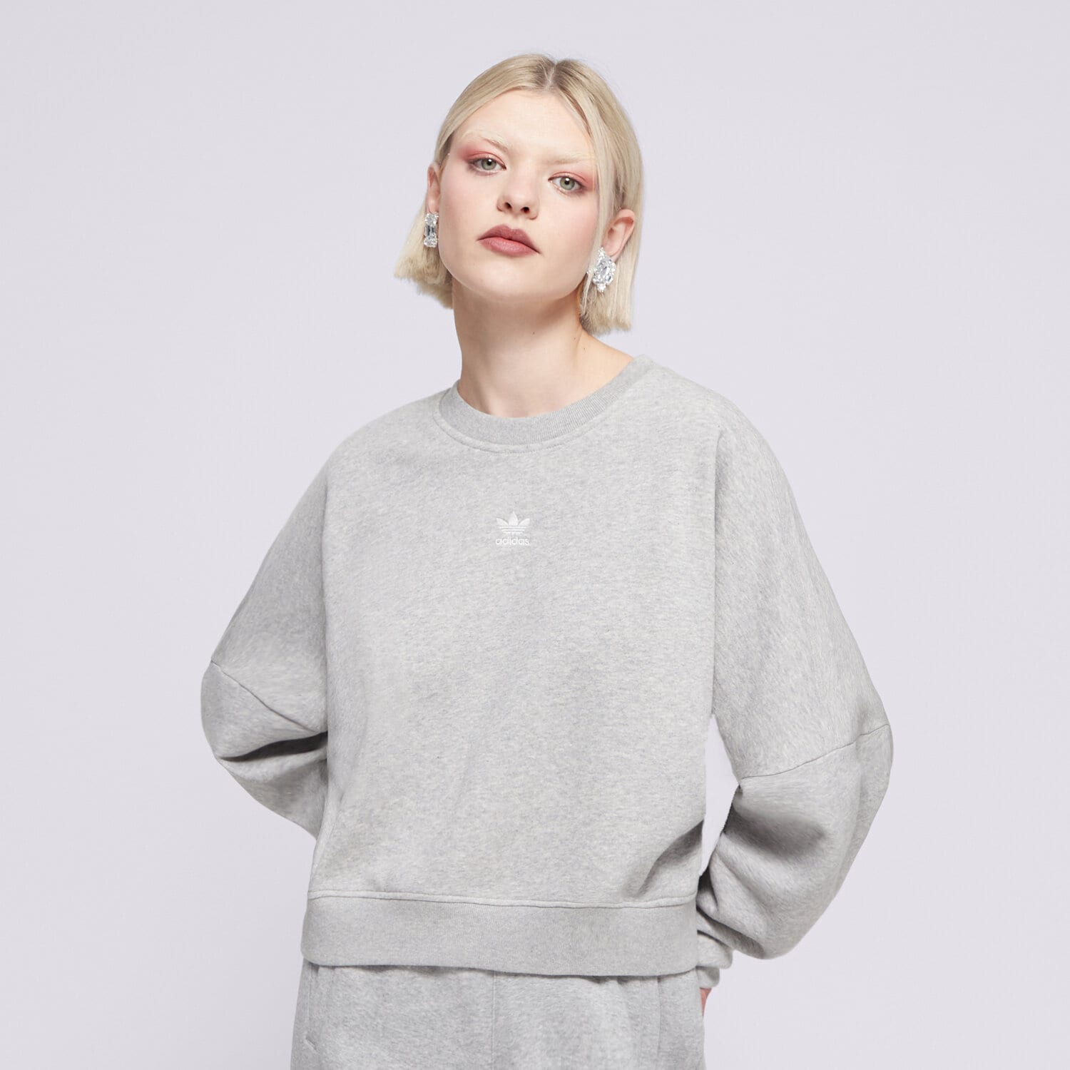 ADIDAS SWEATSHIRT ESS CREW FL Grau IY2545 Sizeer