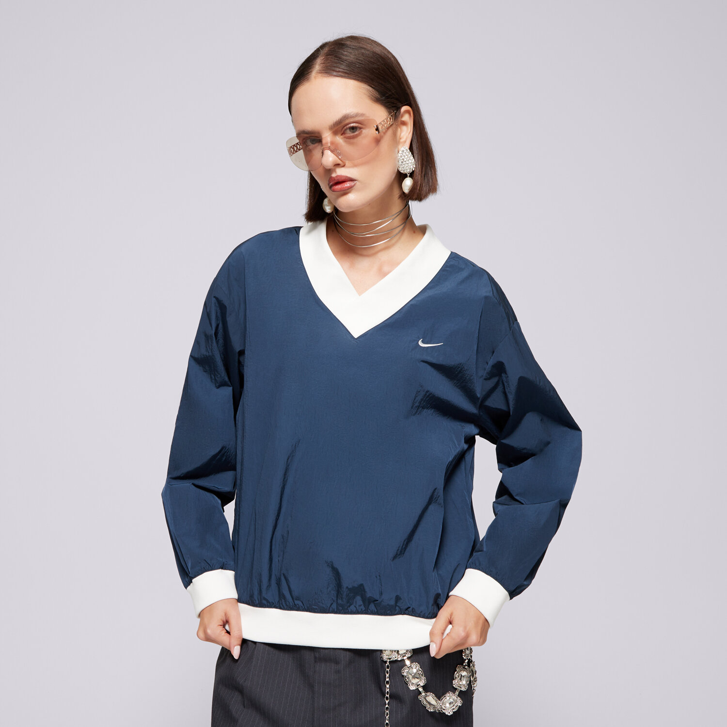 Damen NIKE SWEATSHIRT W NSW ESSTL WVN UV LS VNCK CRW FV7649-480 Dunkelblau