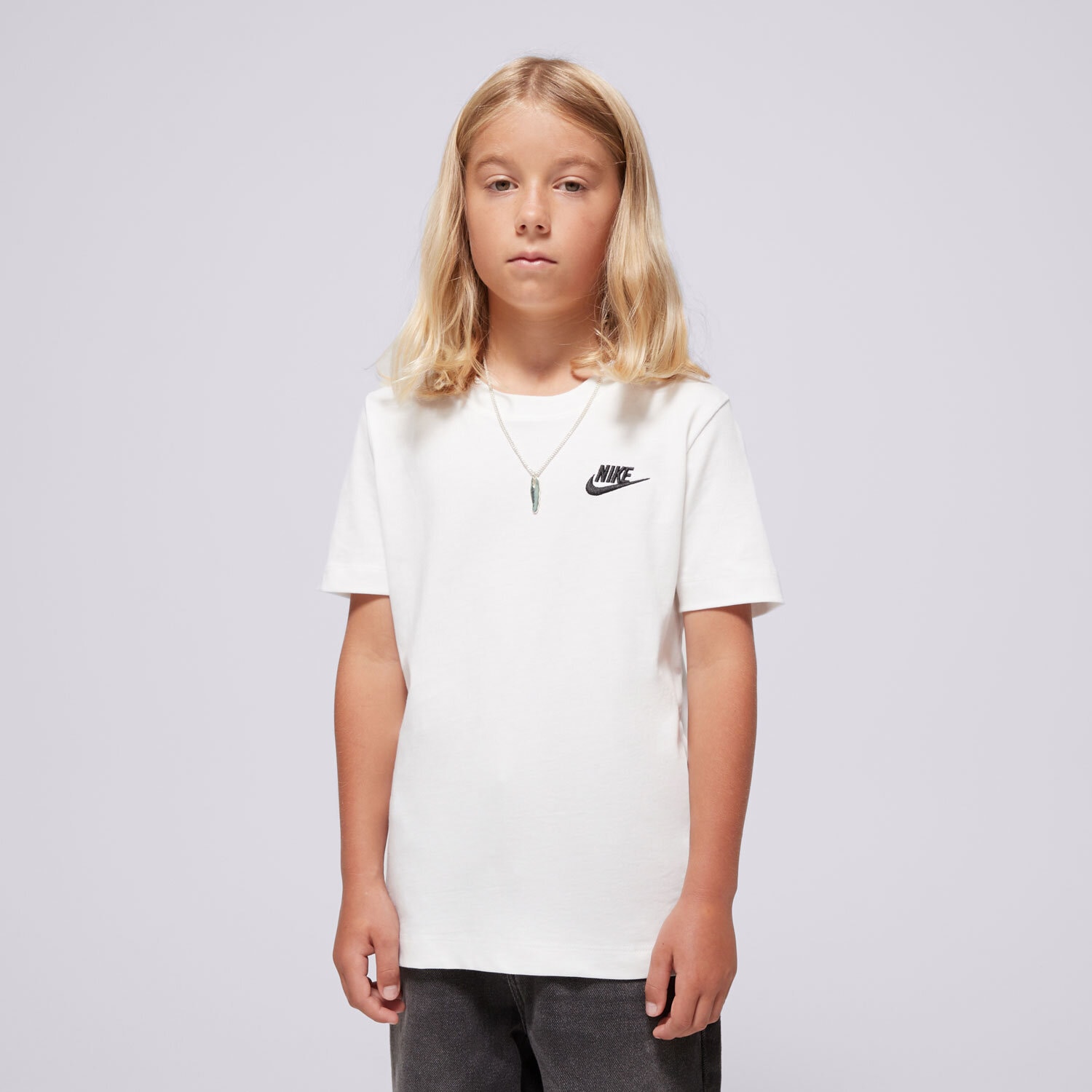 Kinder T-Shirt NIKE T-SHIRT K NSW TEE EMB FUTURA LBR BOY FZ5177-100 Weiß