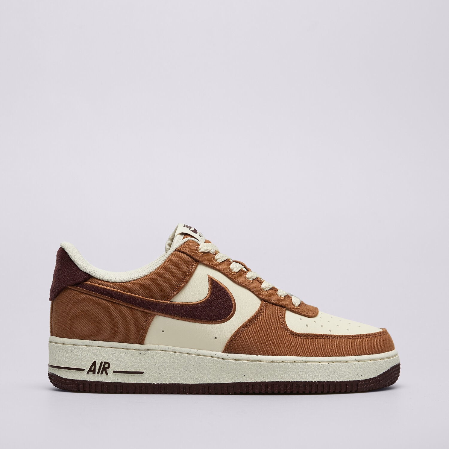 NIKE AIR FORCE 1 07 LV8 Braun FQ8713 200 Sizeer