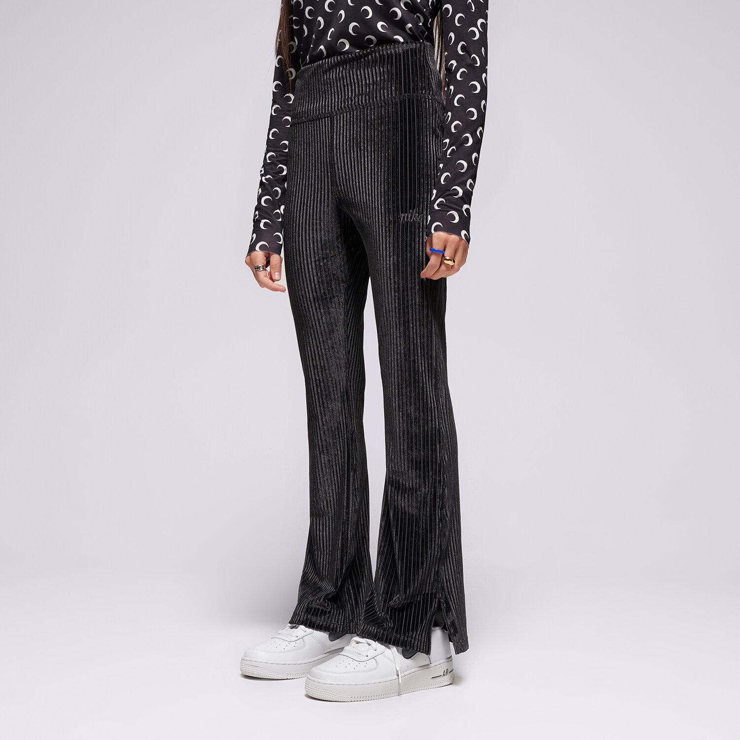 Kinder Hosen NIKE HOSE G NSW TGHT FLARE COZY RIB GIRL HF4387-010 Schwarz