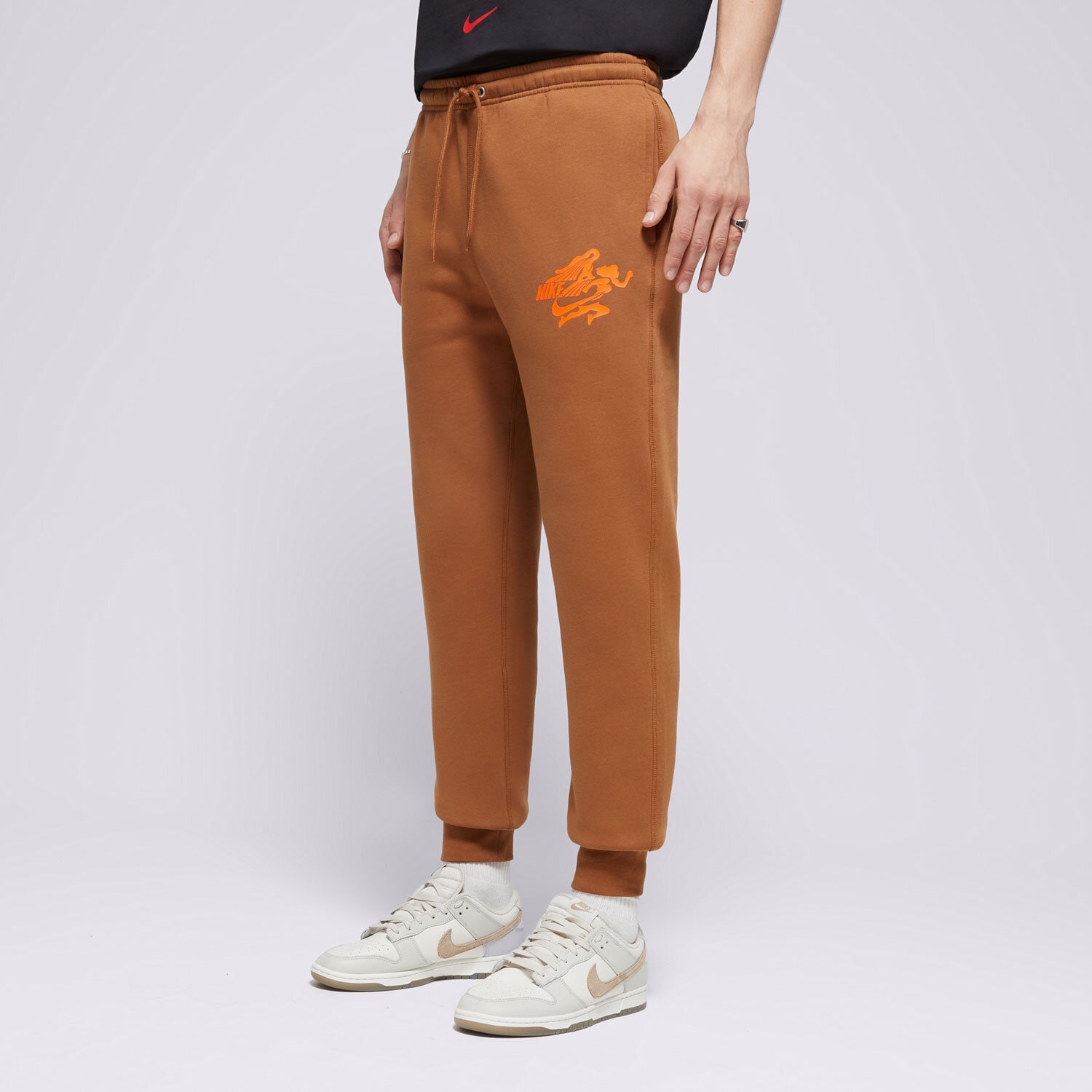 Herren Hosen NIKE HOSE M NK CLUB BB JOGGER NVLTY FZ0907-281 Braun