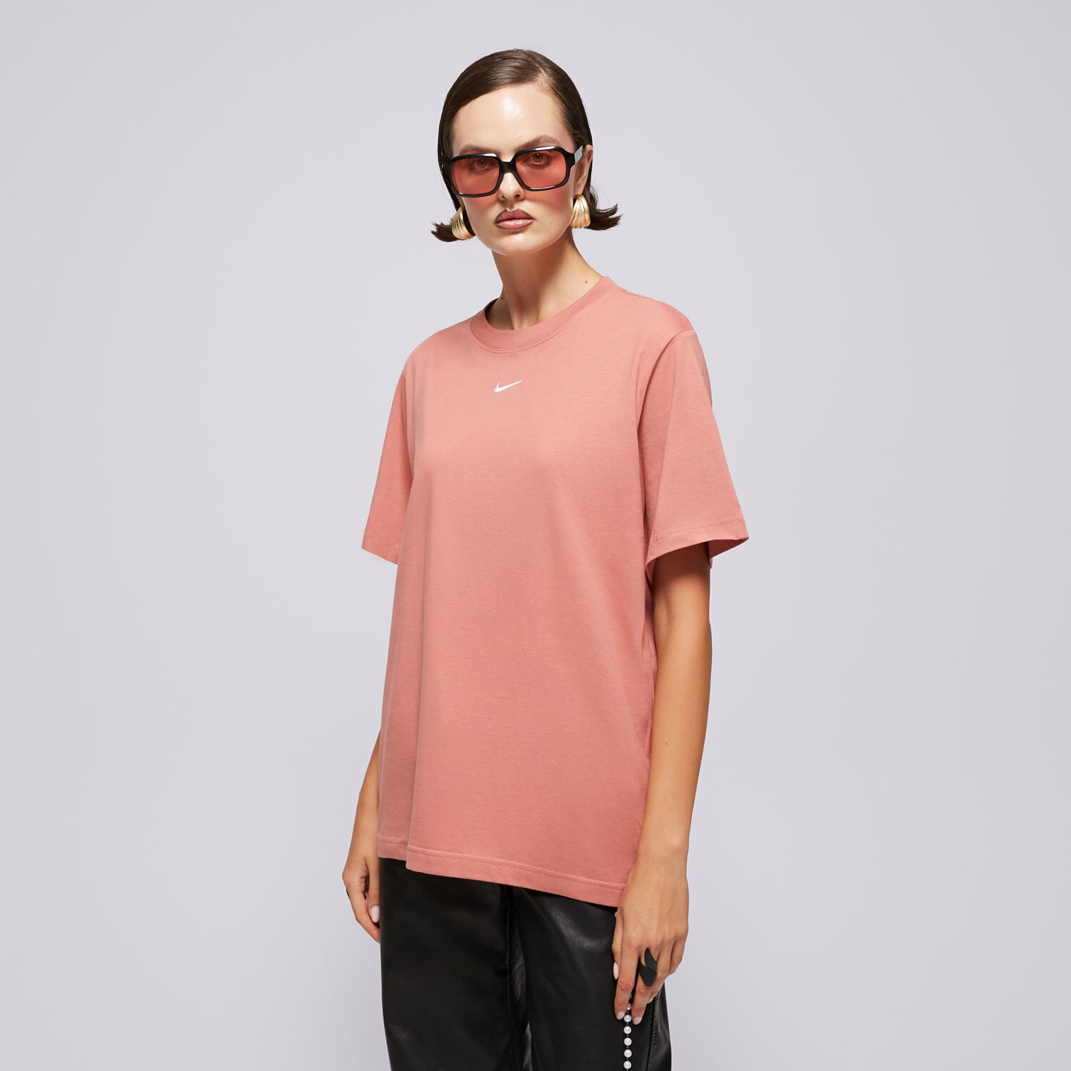 Damen T-Shirt NIKE T-SHIRT W NSW TEE ESSNTL LBR FD4149-634 koralle