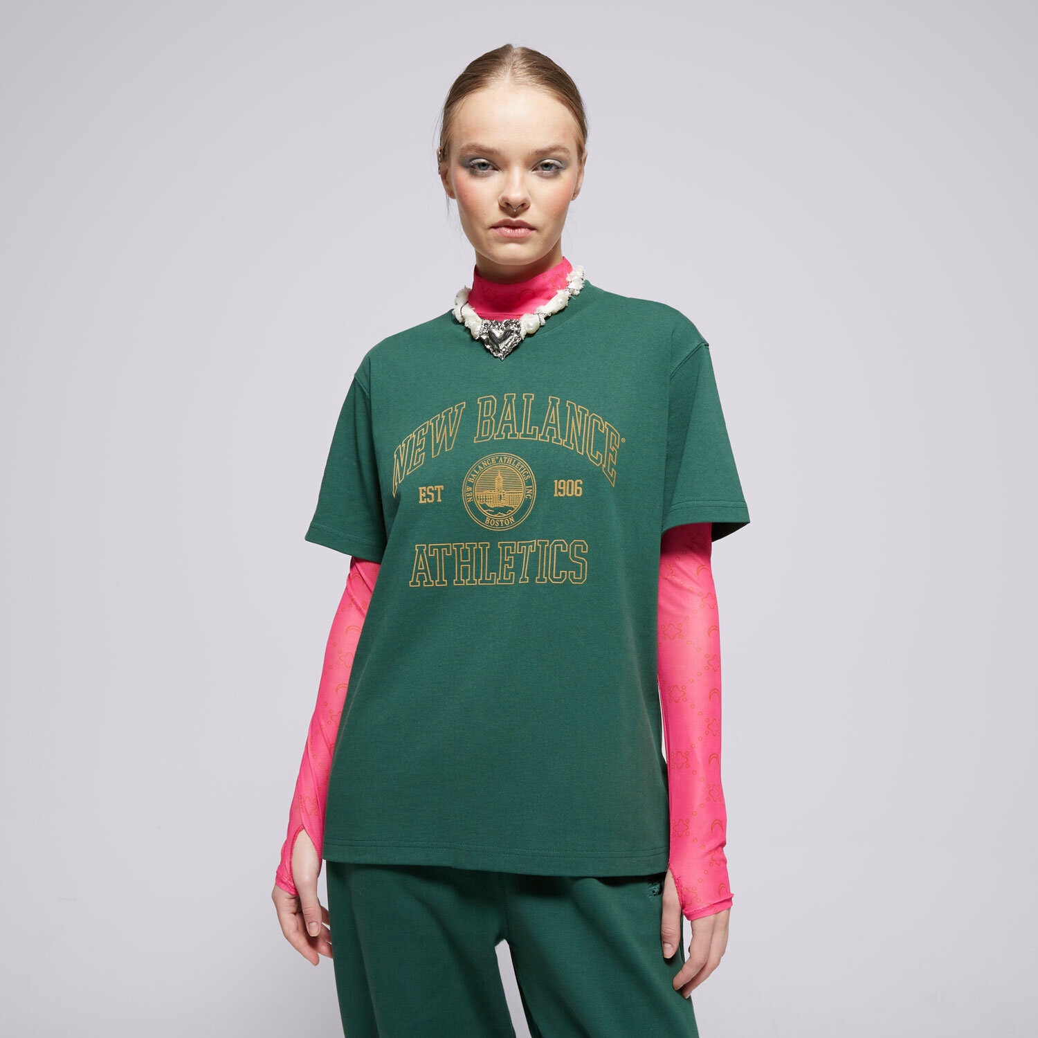 Damen T-Shirt NEW BALANCE T-SHIRT ATHLETICS OVERSIZED CREST T-SHIRT WT43548NWG Grün