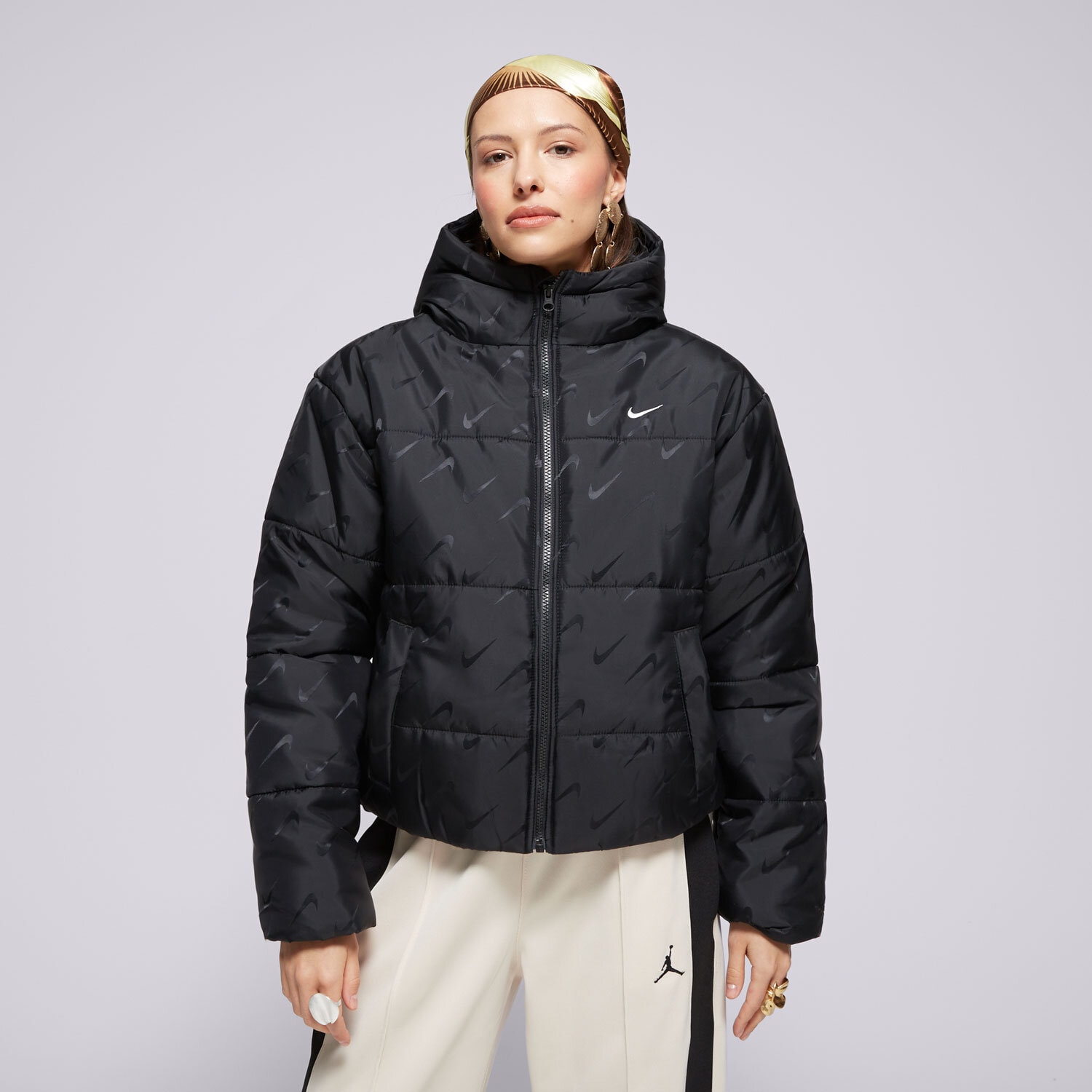 Damen Winterjacke NIKE DAUNENJACKE W NSW TF SNFL NK CLSC PFR AOP FV7941-010 Schwarz