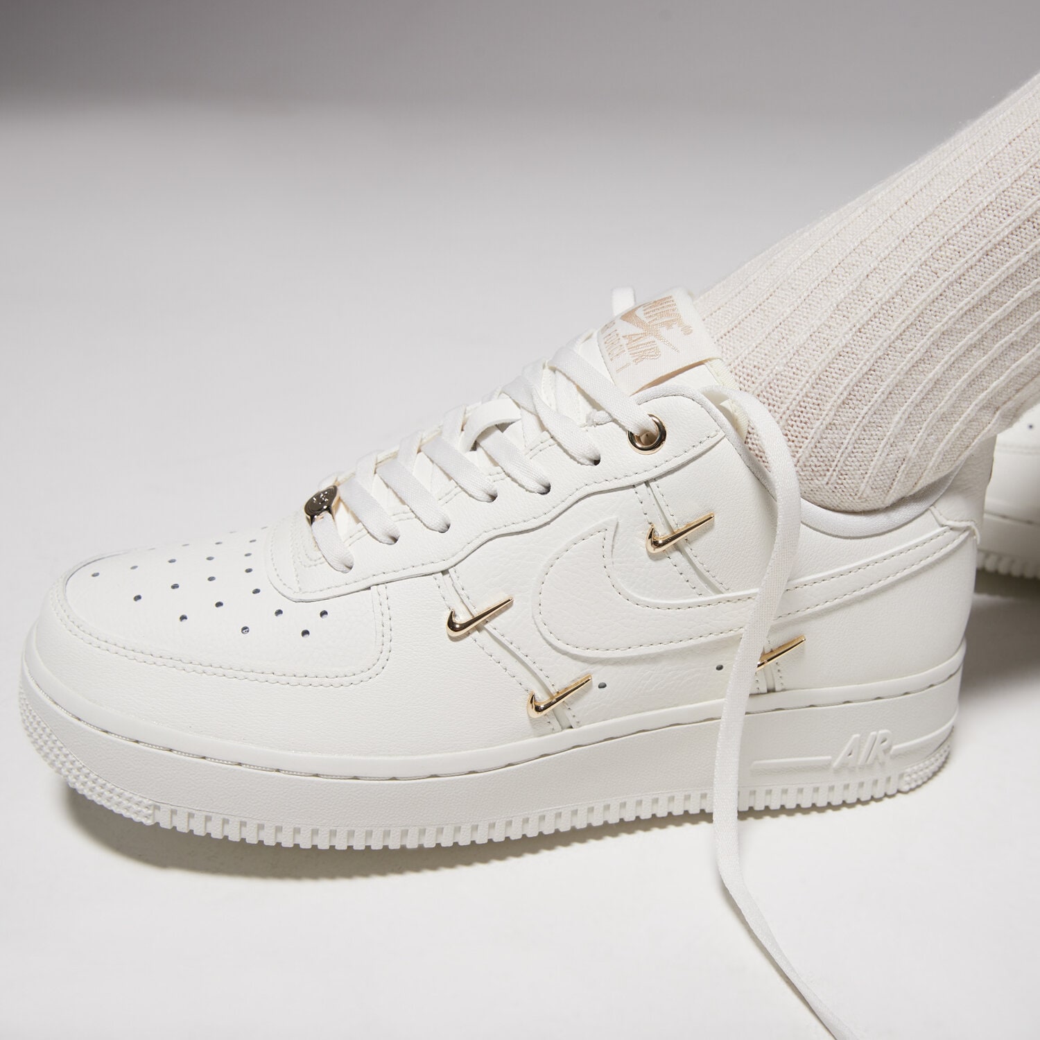 NIKE WMNS AIR FORCE 1 '07 LX CN Beige FV3654-111 | Sizeer.de