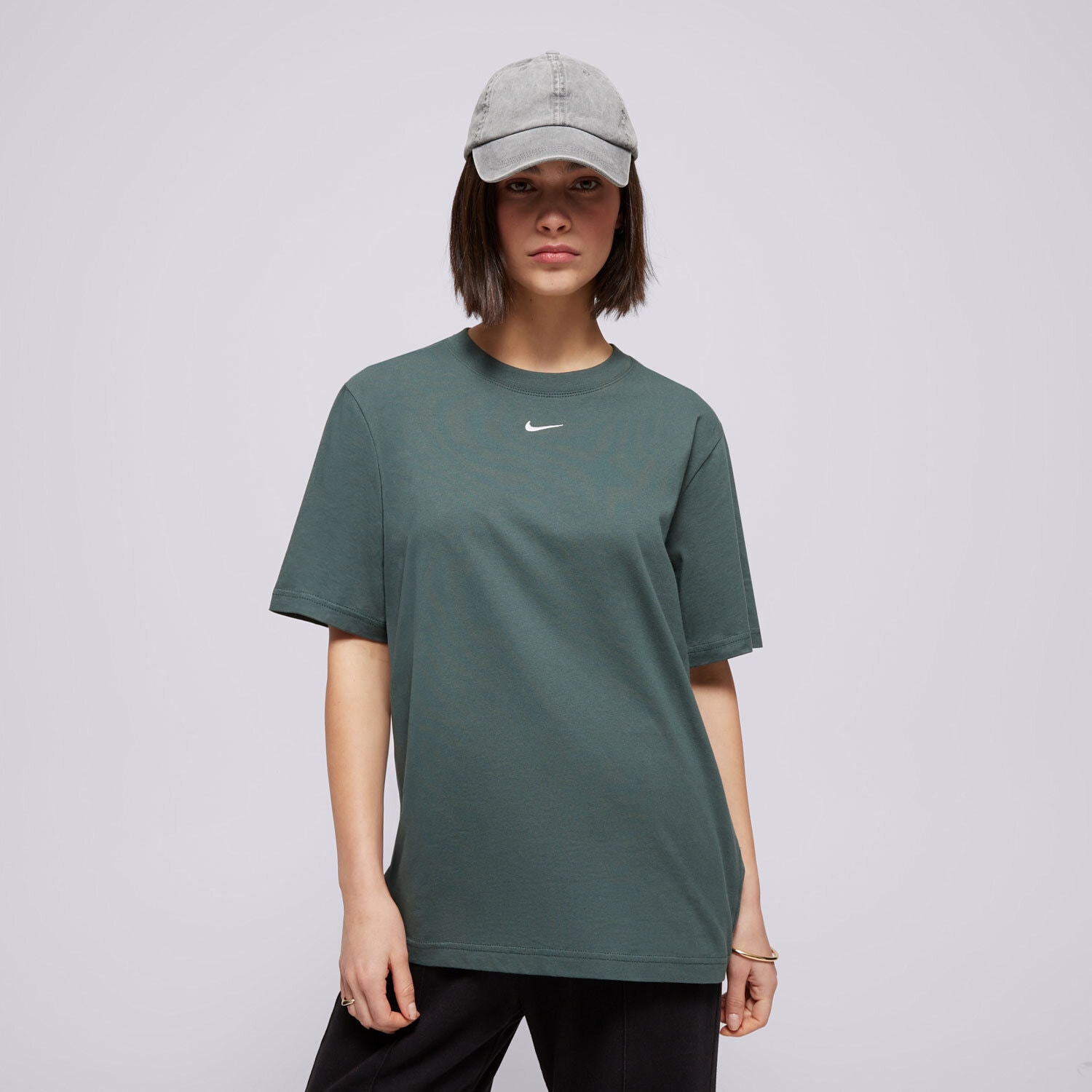 Damen T-Shirt NIKE T-SHIRT W NSW TEE ESSNTL LBR FD4149-338 Grün