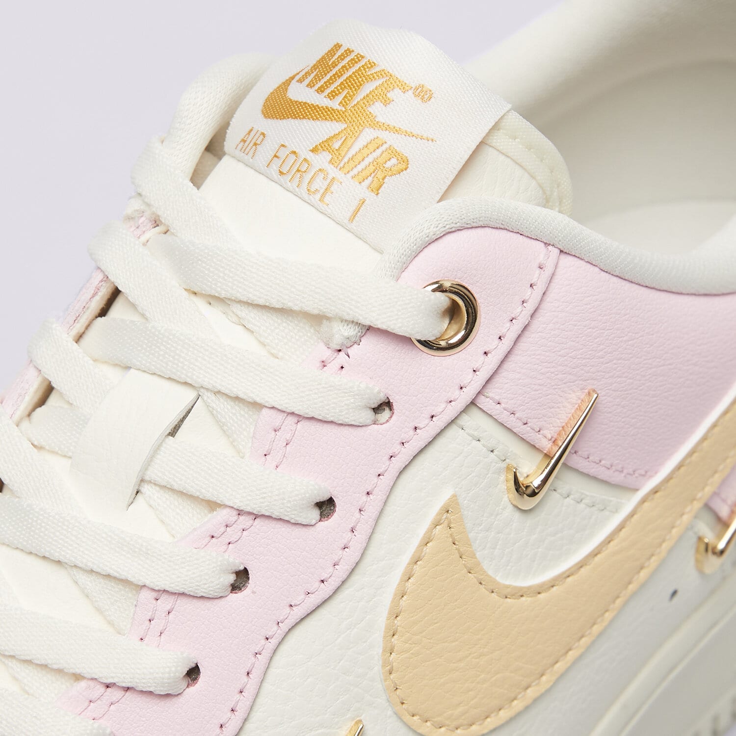 新品未使用/Nike Women's Air Force 1 '07 LX NIKE WMNS AIR FORCE 1 '07 LX Rosa IB2574-600 | Sizeer.de