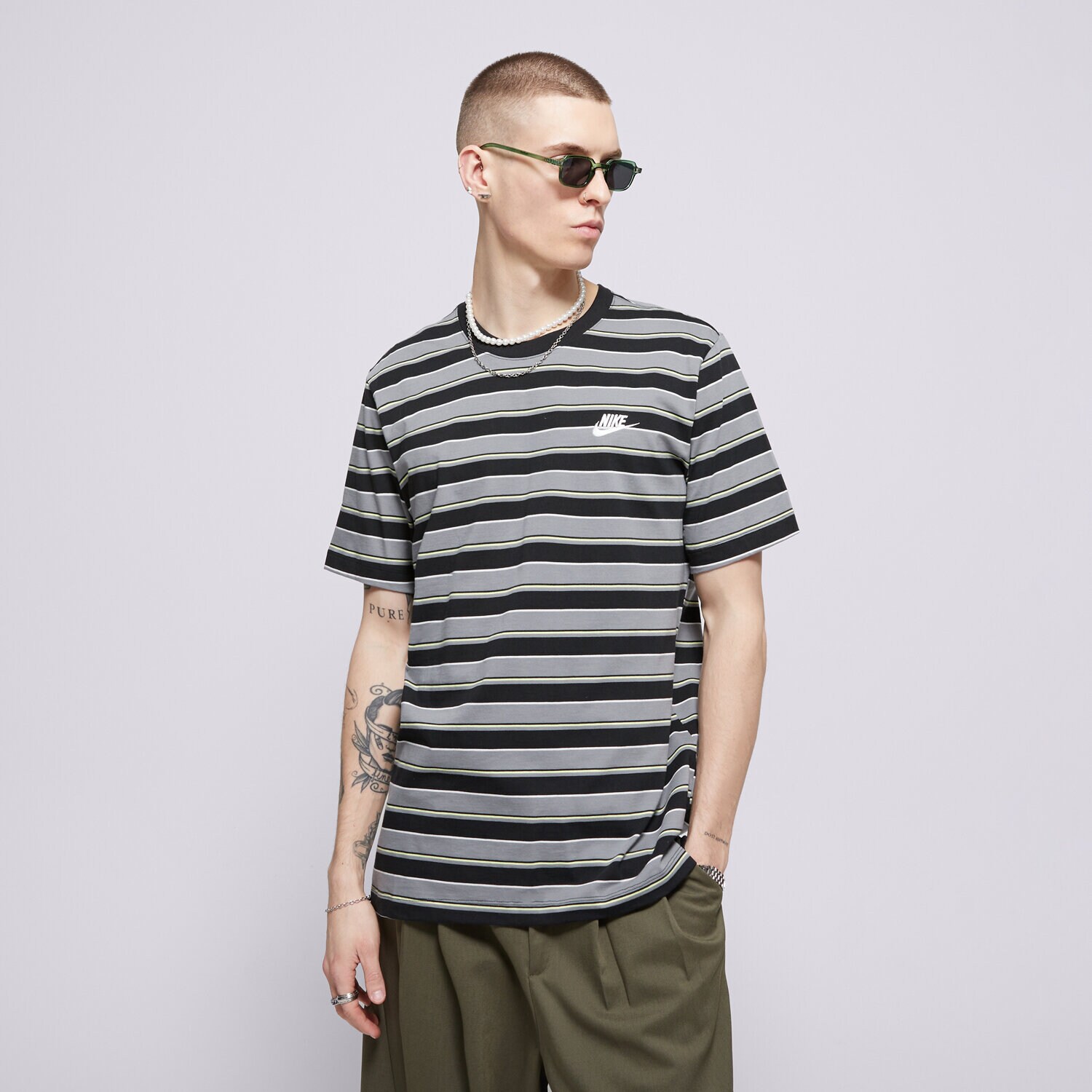 Herren T-Shirt NIKE T-SHIRT M NSW TEE CLUB STRIPE SP25 HJ0550-010 Multicolor