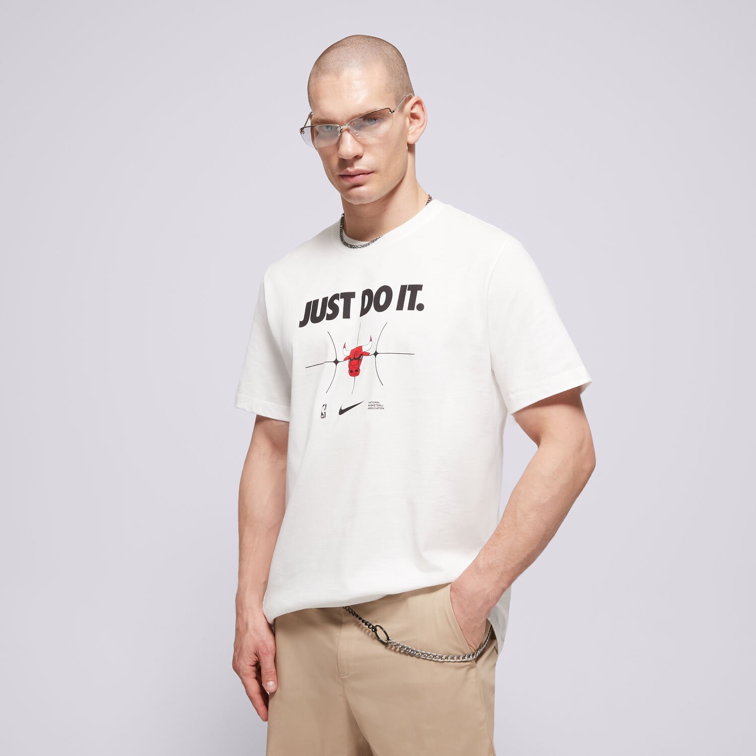 Herren T-Shirt NIKE T-SHIRT CHI M NK ES NBA JDI SS TEE FQ6270-100 Weiß