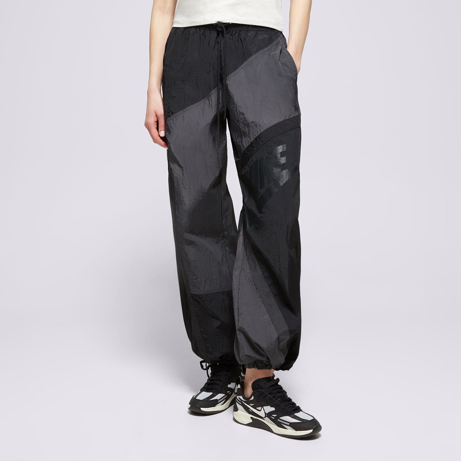 Damen Hosen NIKE HOSE W NSW STREET WVN OH PANT HJ4178-060 Schwarz