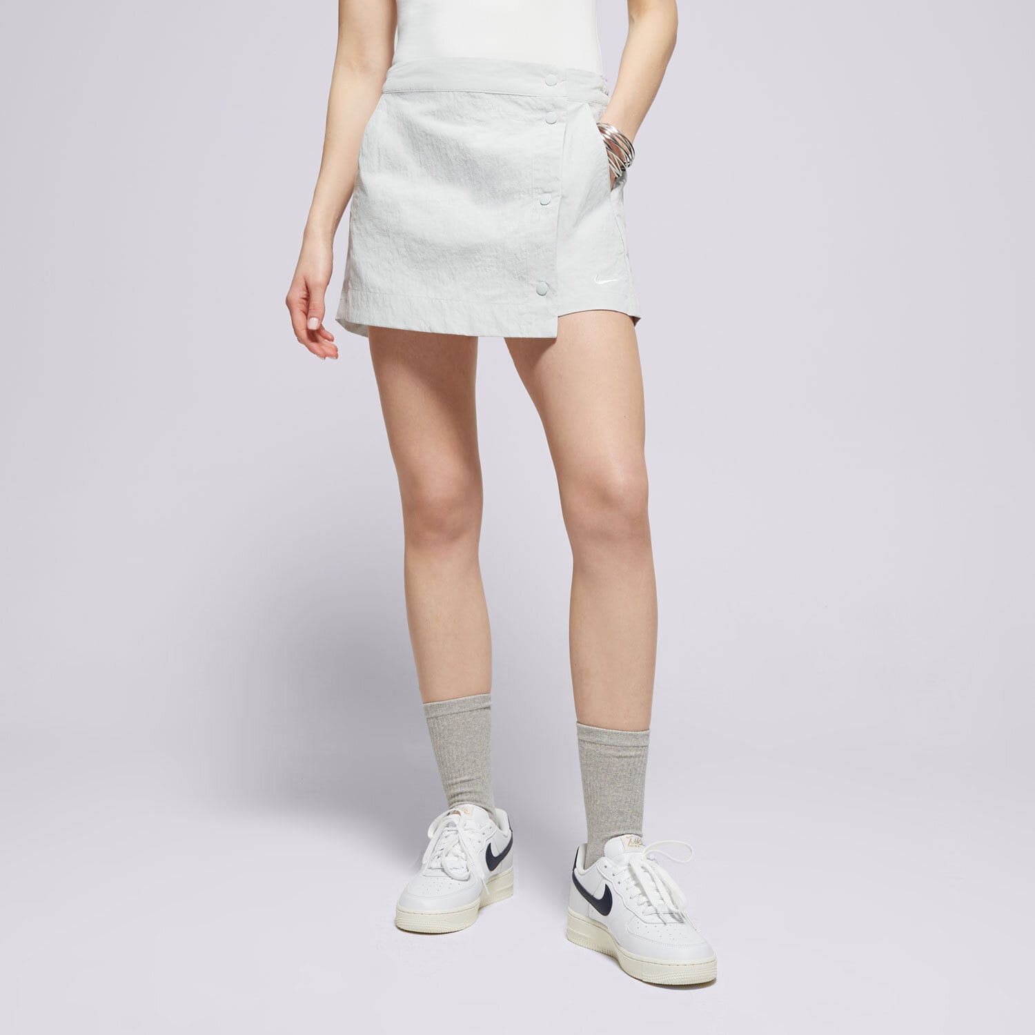 Damen Shorts NIKE SHORTS W NSW ESSNTL WVN MR 3" SKORT HM6979-034 Grau