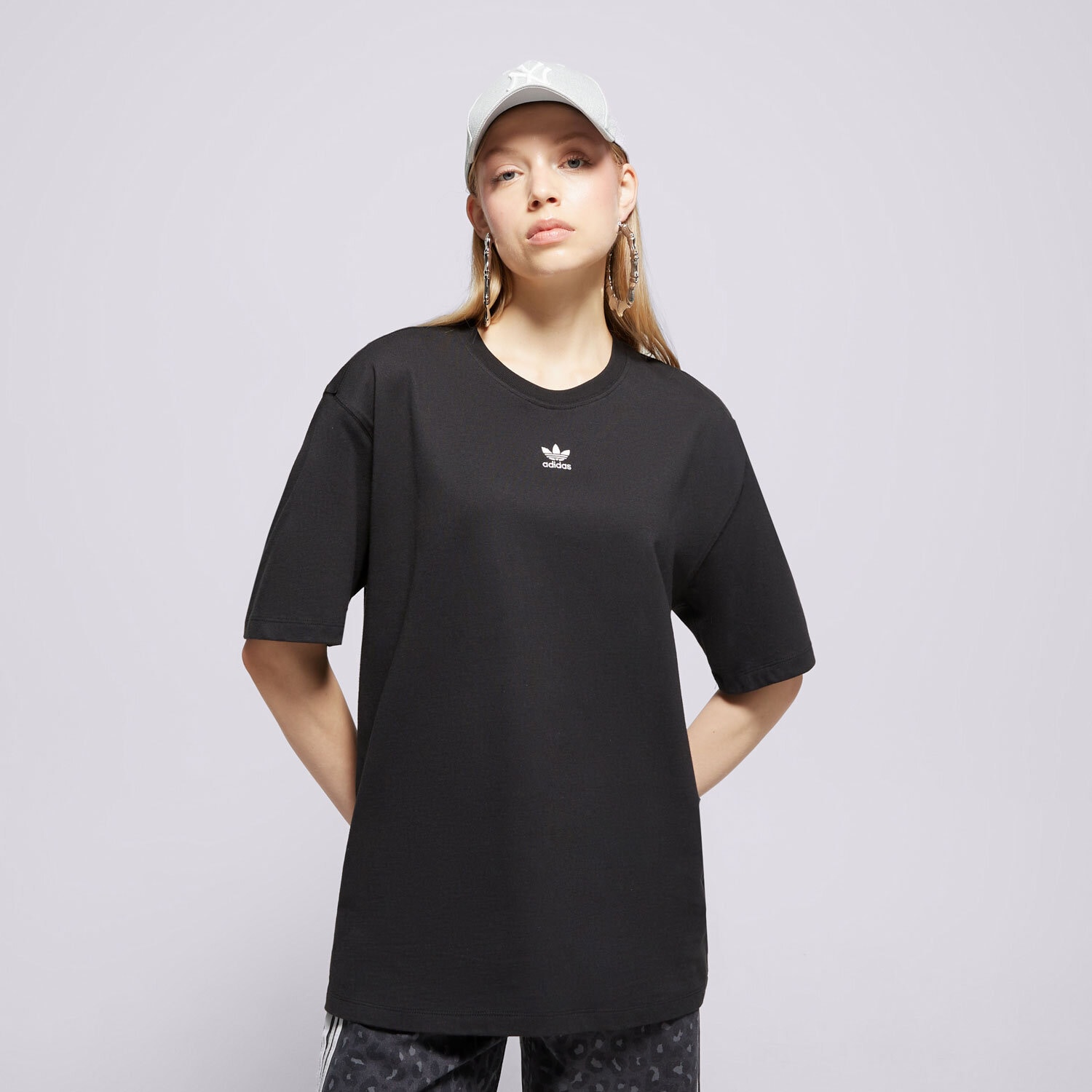 Damen T-Shirt ADIDAS T-SHIRT ESS BOYFR TEE IY7321 Schwarz