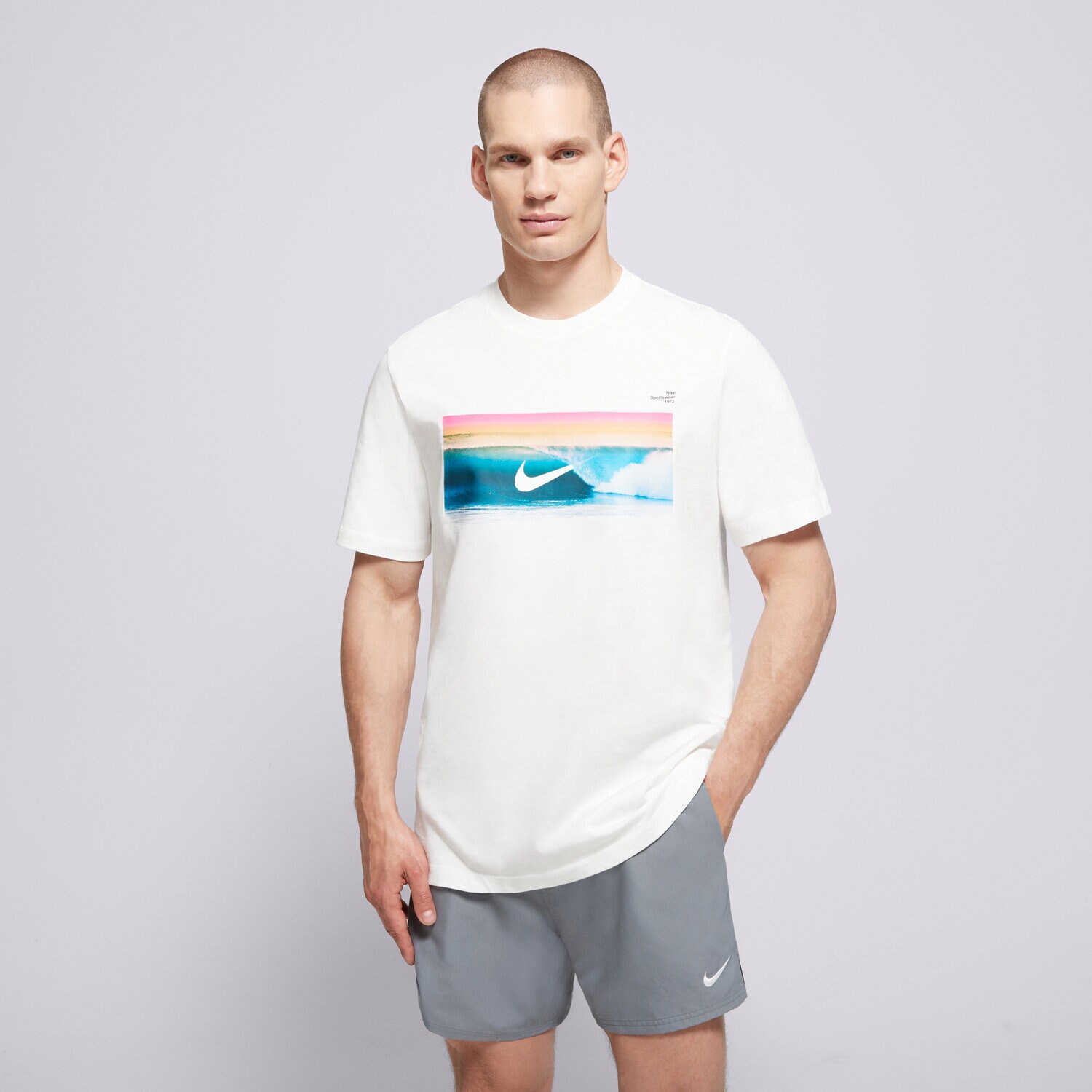 Herren T-Shirt NIKE T-SHIRT U NSW TEE OC PHOTO 2 HJ0760-100 Weiß