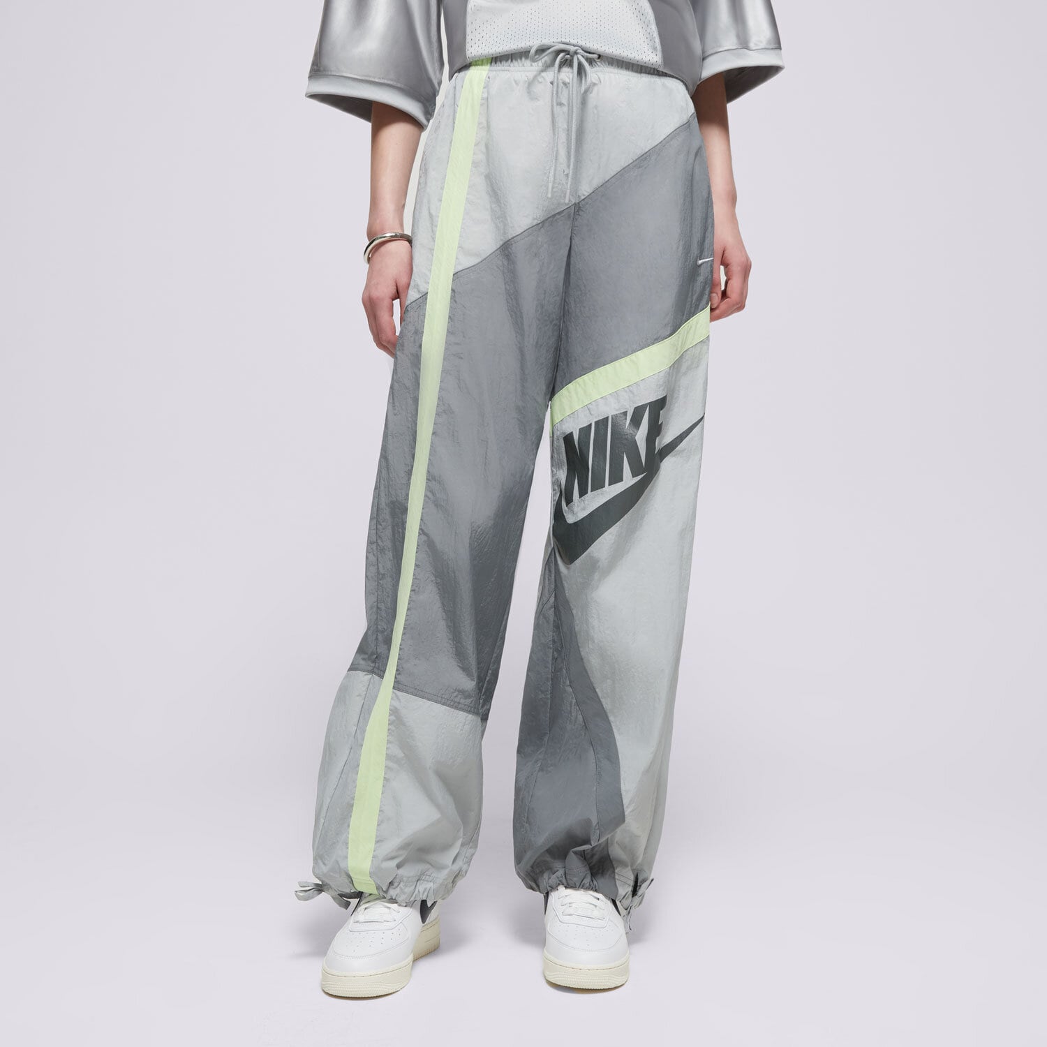 Damen Hosen NIKE HOSE W NSW STREET WVN OH PANT HJ4178-084 Grau