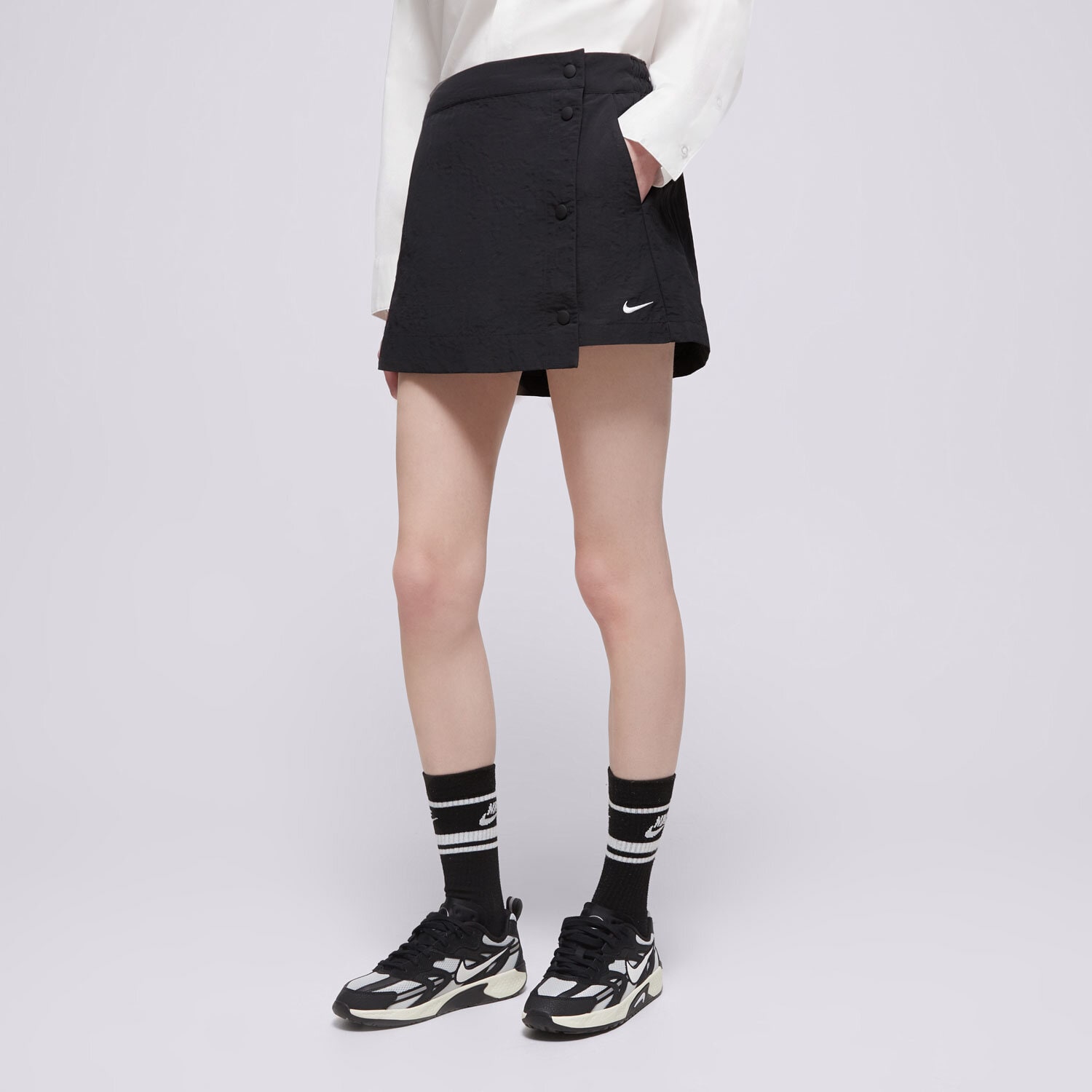 Damen Shorts NIKE SHORTS W NSW ESSNTL WVN MR 3" SKORT HM6979-010 Schwarz