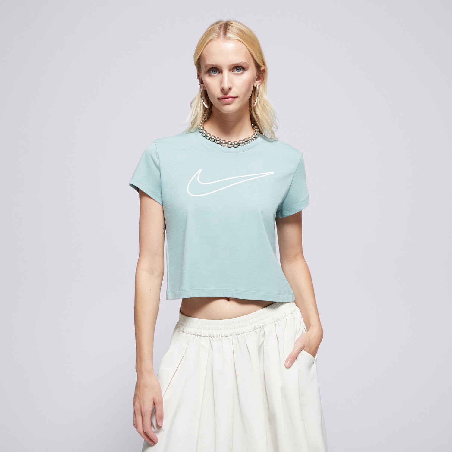 Damen T-Shirt NIKE T-SHIRT W NSW CLUB SS TEE HBR MD HV5002-017 Grün
