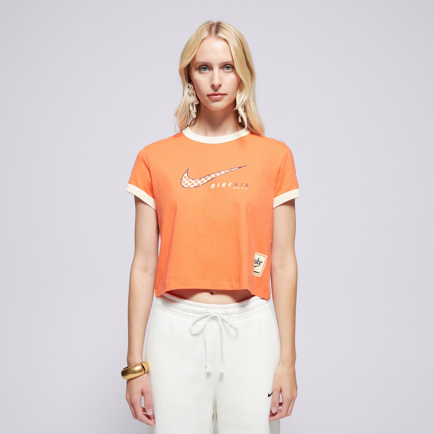 Damen T-Shirt NIKE T-SHIRT W NSW CLUB SS TEE MOTO RGR HQ1707-842 Rot