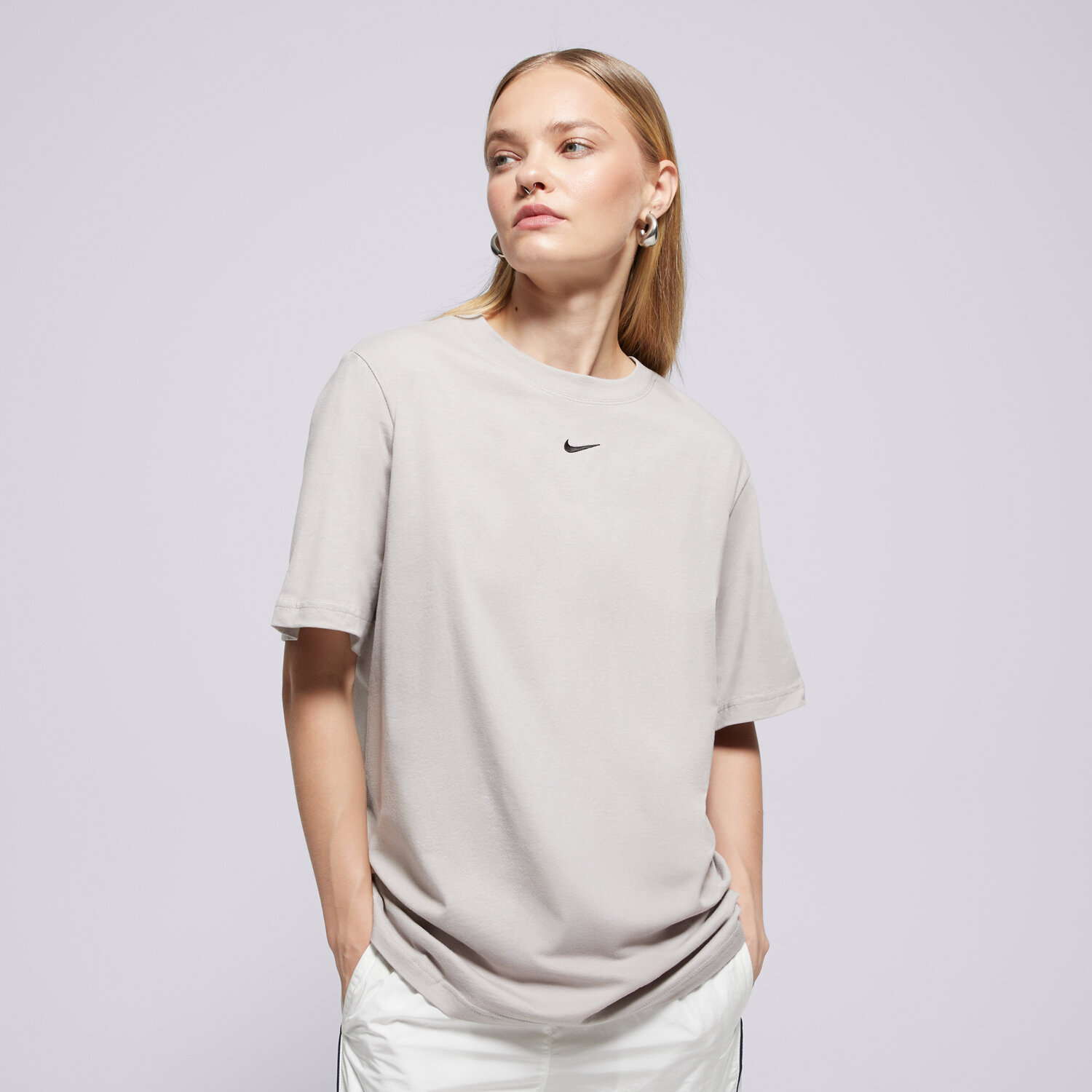 Damen T-Shirt NIKE T-SHIRT W NSW TEE ESSNTL LBR FD4149-009 Grau