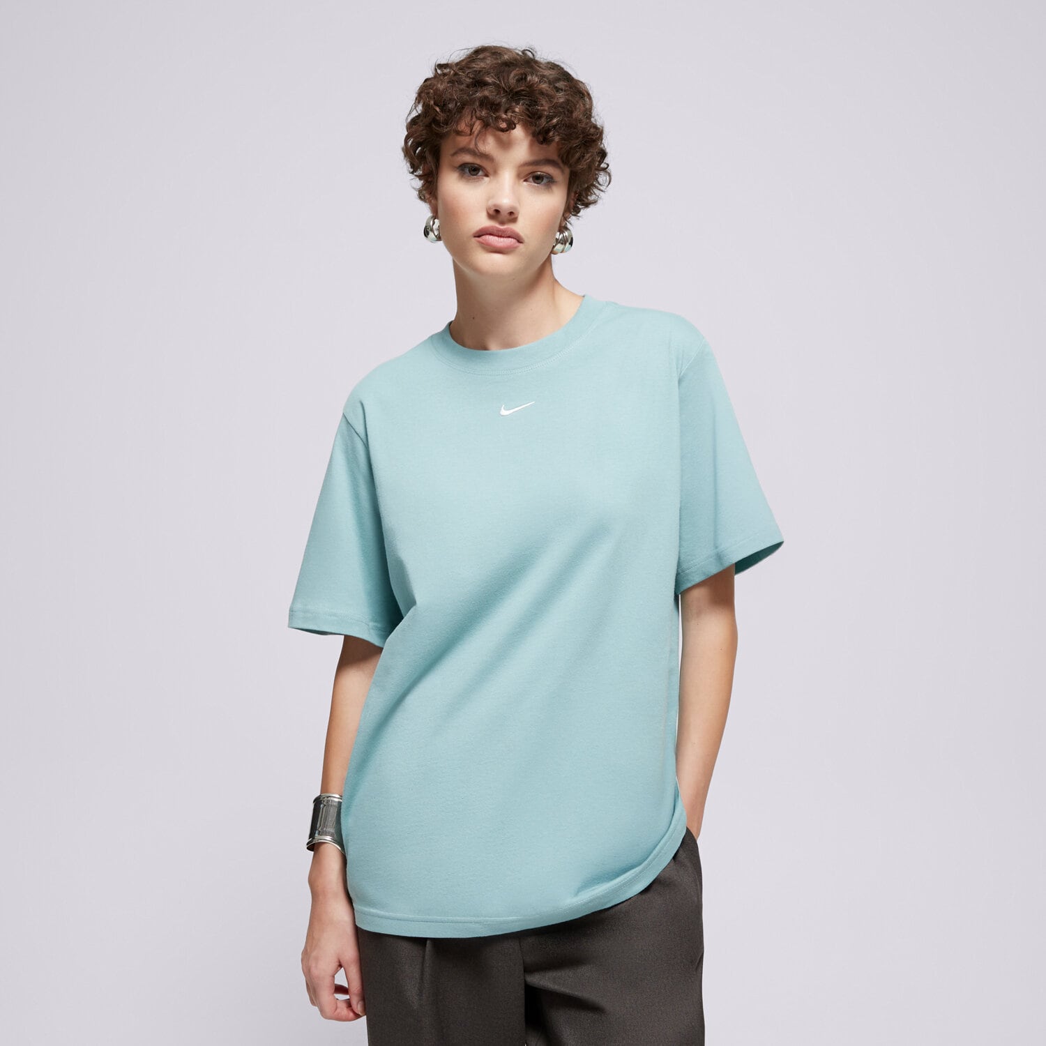 Damen T-Shirt NIKE T-SHIRT W NSW TEE ESSNTL LBR FD4149-017 Grün