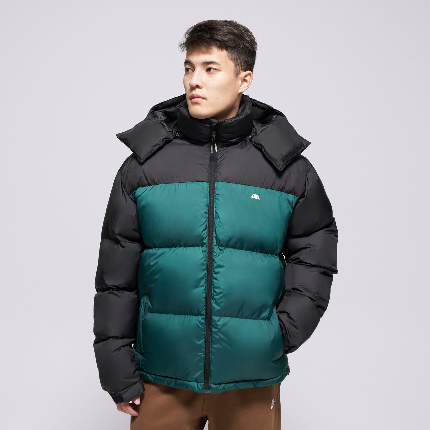 Herren Winterjacke ELLESSE DAUNENJACKE DENEGRI PADDED BLK/DGREEN JACKET SHB23618070 Schwarz