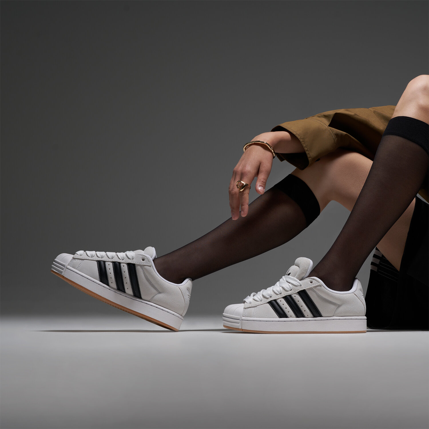 adidas SUPERSTAR UNISEX - Skate shoes - crystal white/core black — photo 2