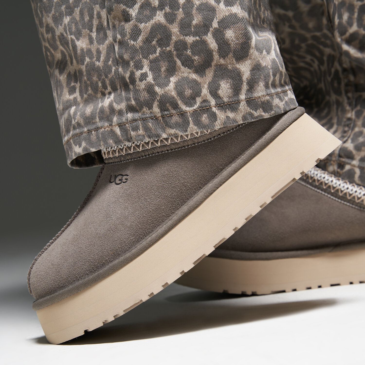 UGG Tazz II Slipper Dried Oregano (Women's) — foto 3