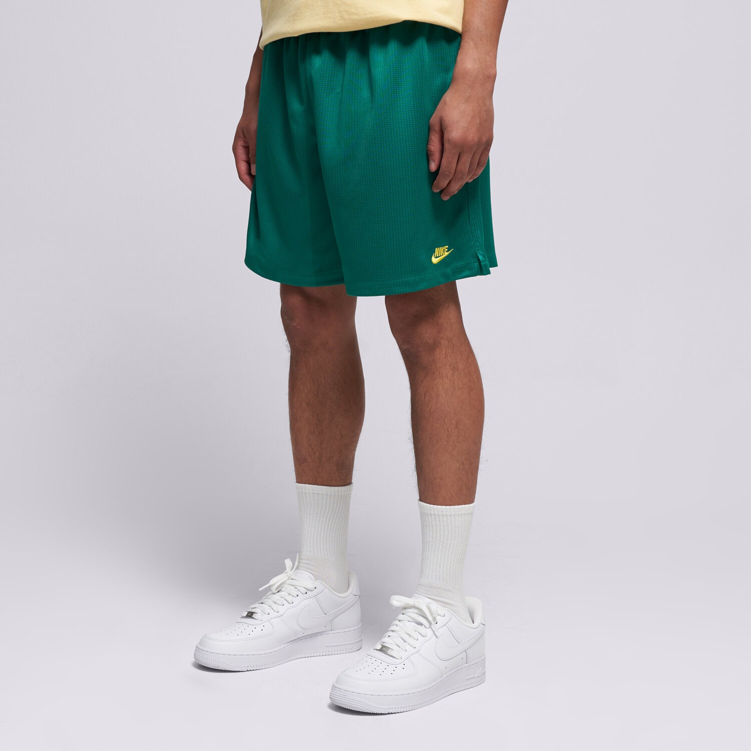 Herren Shorts NIKE SHORTS M NK CLUB FLOW EMBSS FUTBOL II4373-365 Grün