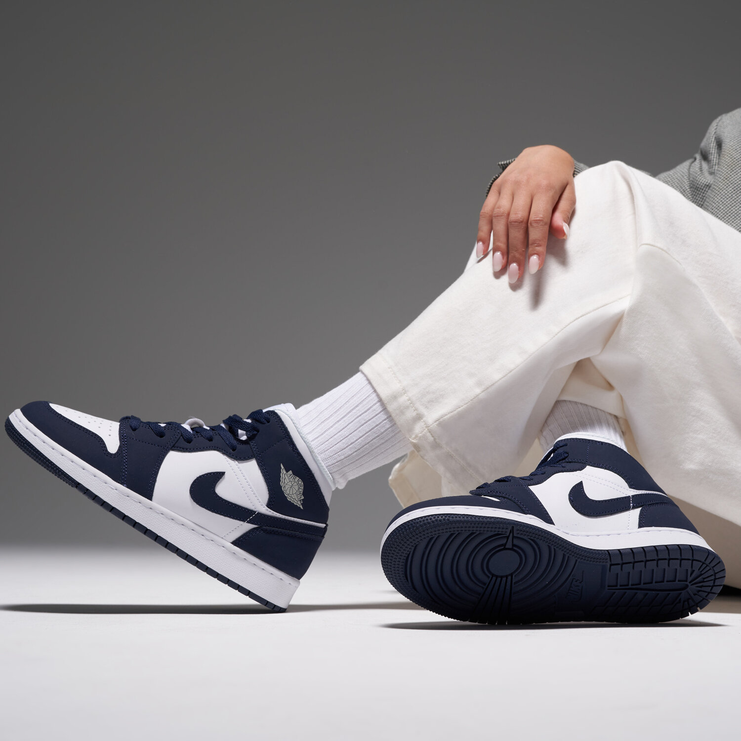 Nike Air Jordan 1 Mid — photo 2