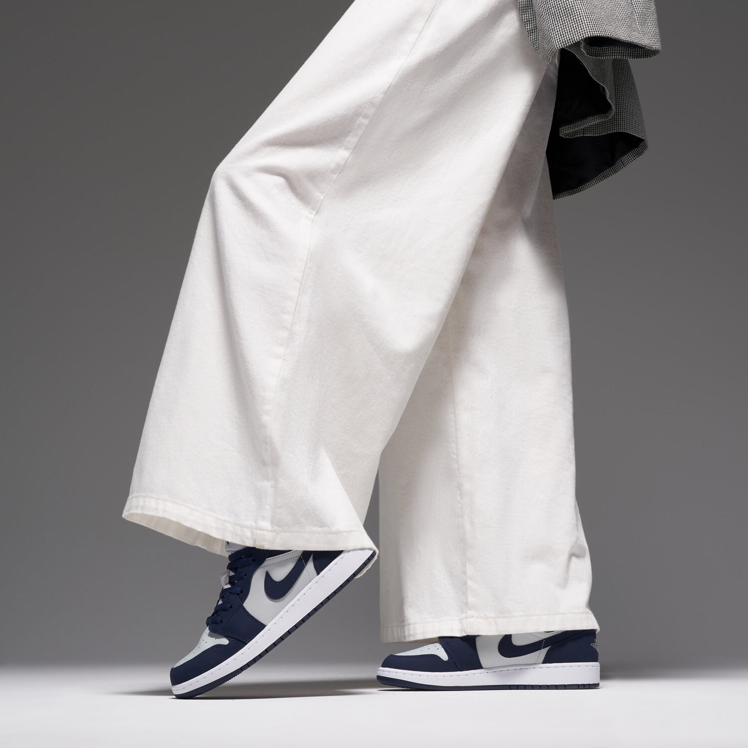 Nike Air Jordan 1 Mid — photo 3