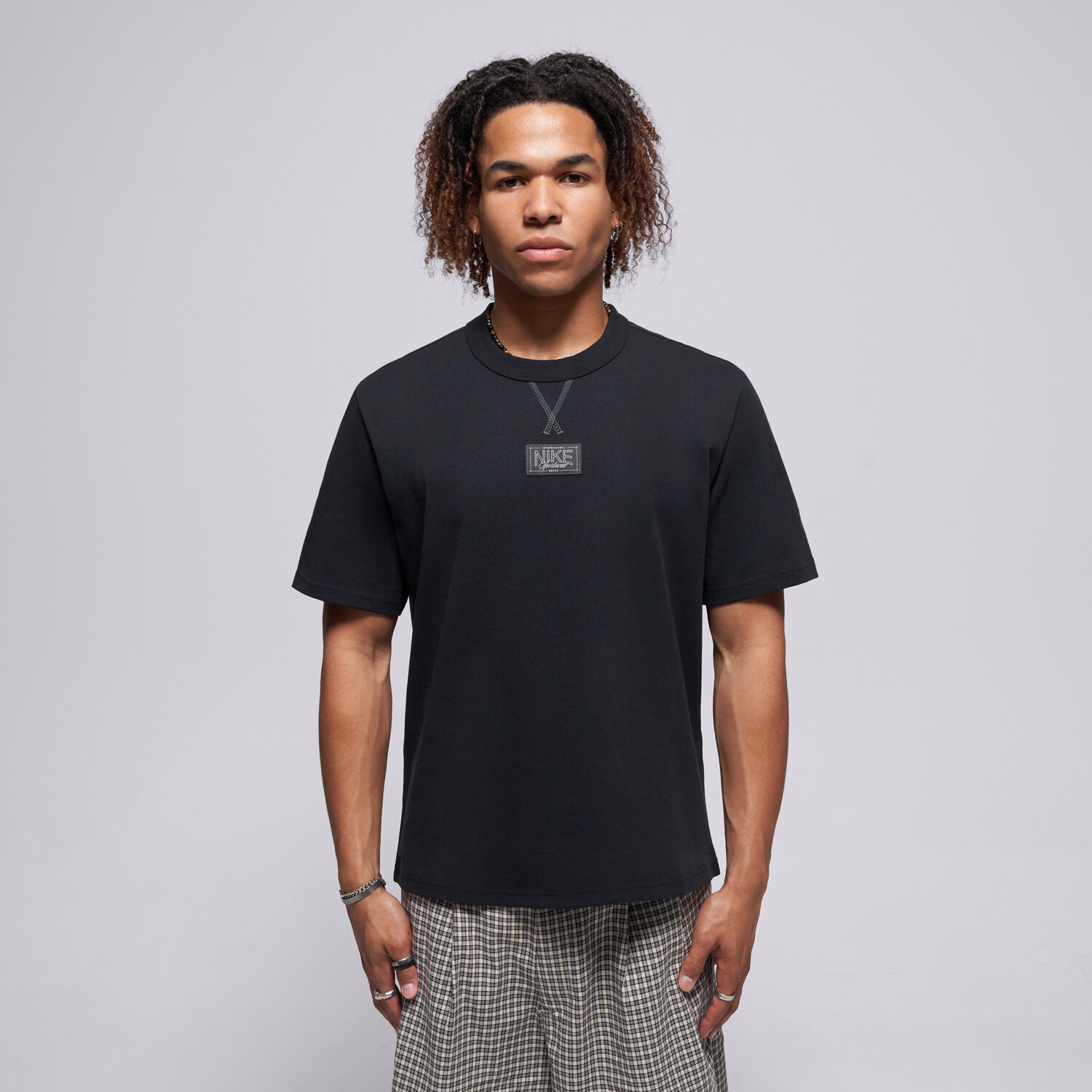 Herren T-Shirt NIKE T-SHIRT U NSW TEE TAILORED PREM PATCH IH1349-010 Schwarz
