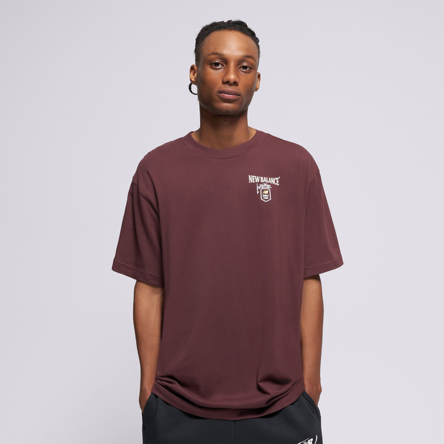 Herren T-Shirt NEW BALANCE T-SHIRT GRAB A BITE LONDON T-SHIRT MT62B9LIYLR Dunkelrot