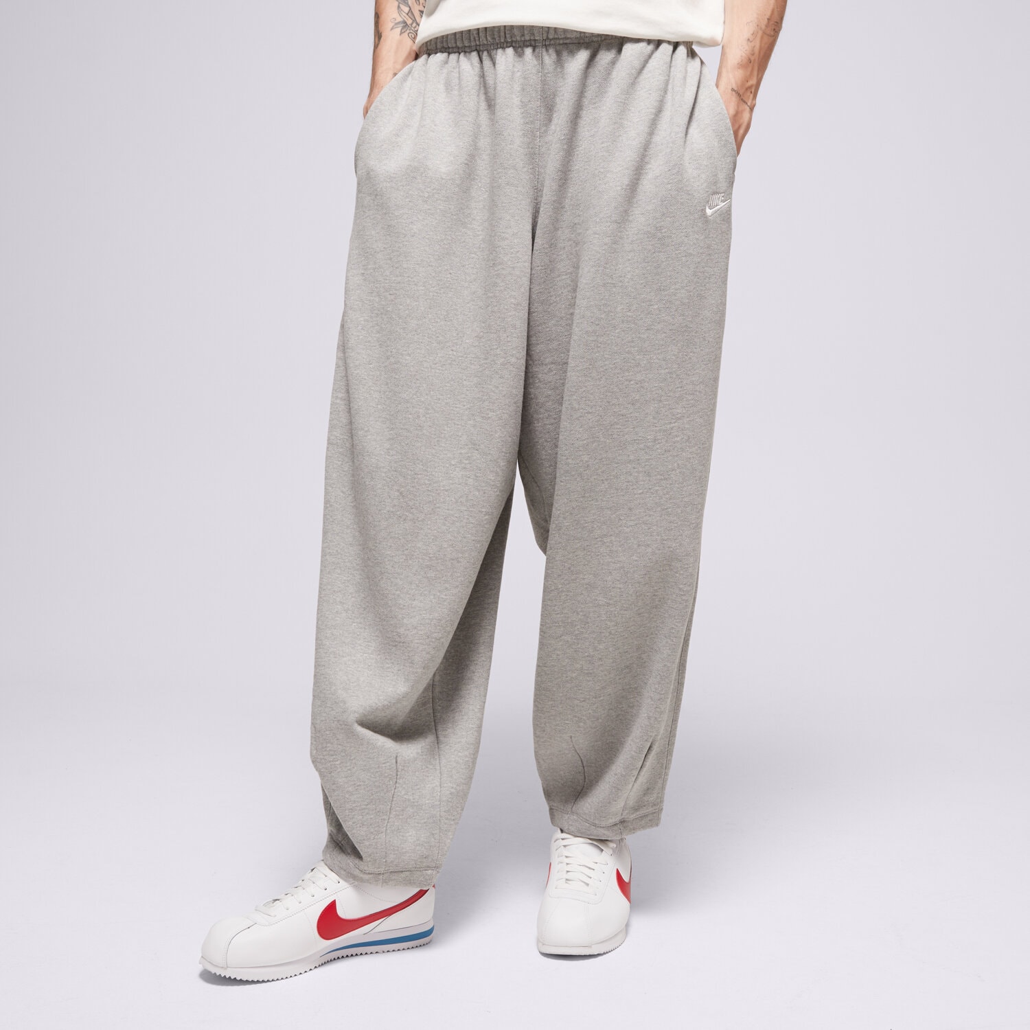 Herren Hosen NIKE HOSE M NK CLUB FT OVERSIZED PANT HJ1822-063 Grau