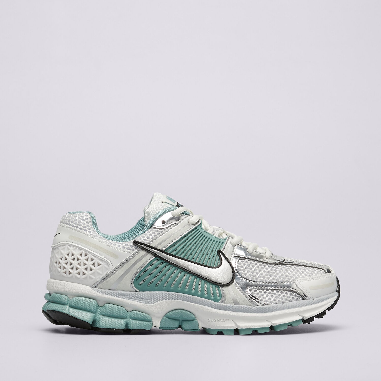 Damen Sneaker NIKE W ZOOM VOMERO 5 NEWS HF1877-101 Weiß