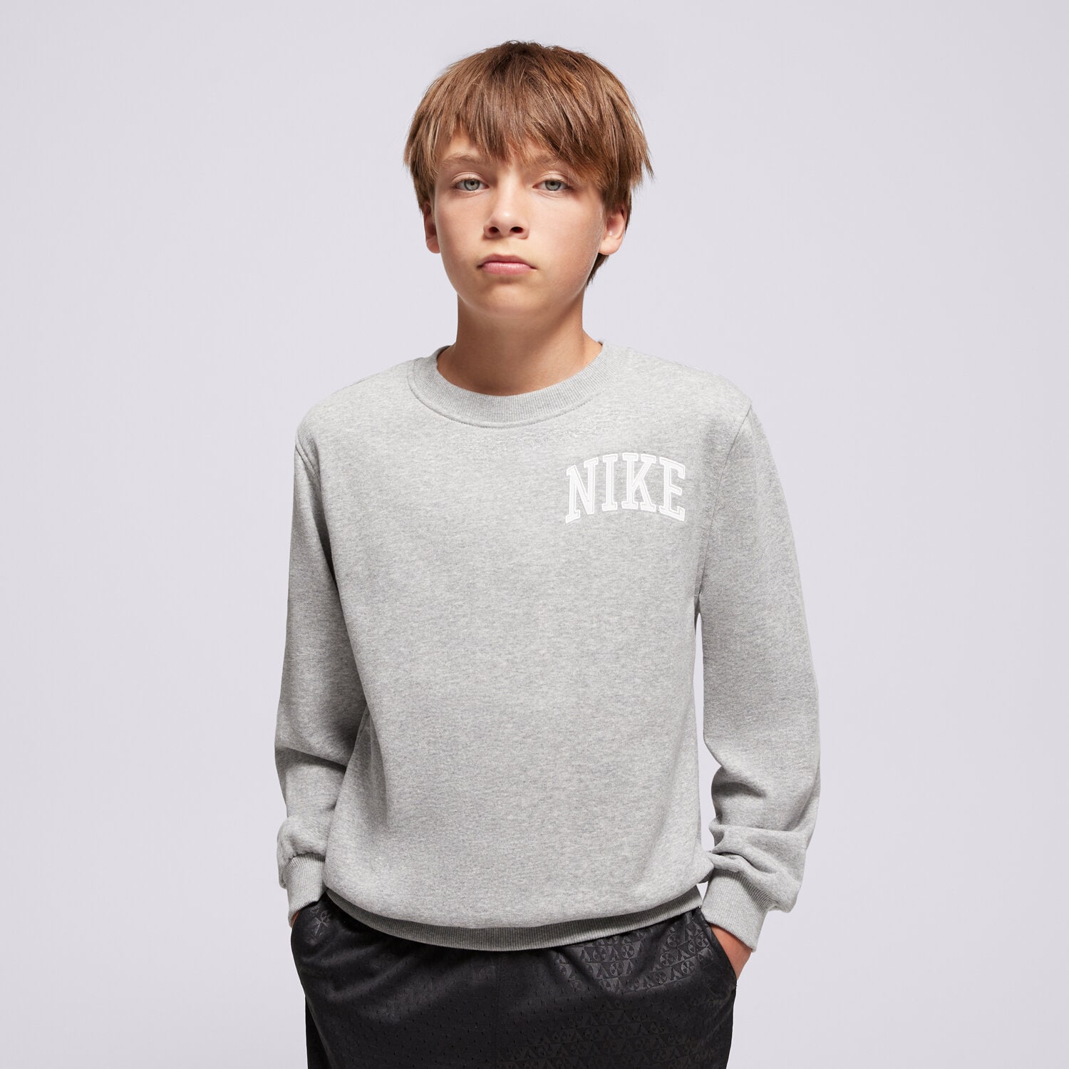 Kinder NIKE SWEATSHIRT K NSW CLUB FT CREW LBR MC BOY HJ3144-063 Silber